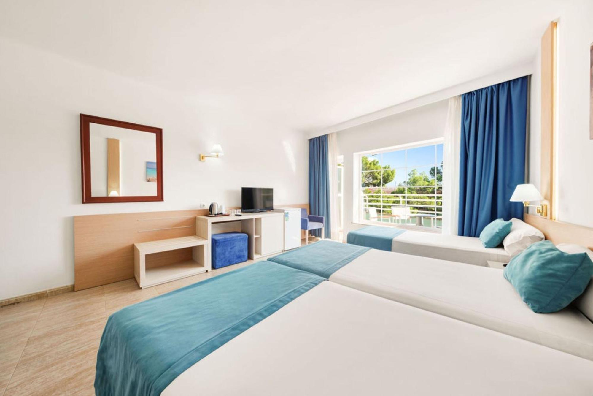 Quadruple Room with Balcony