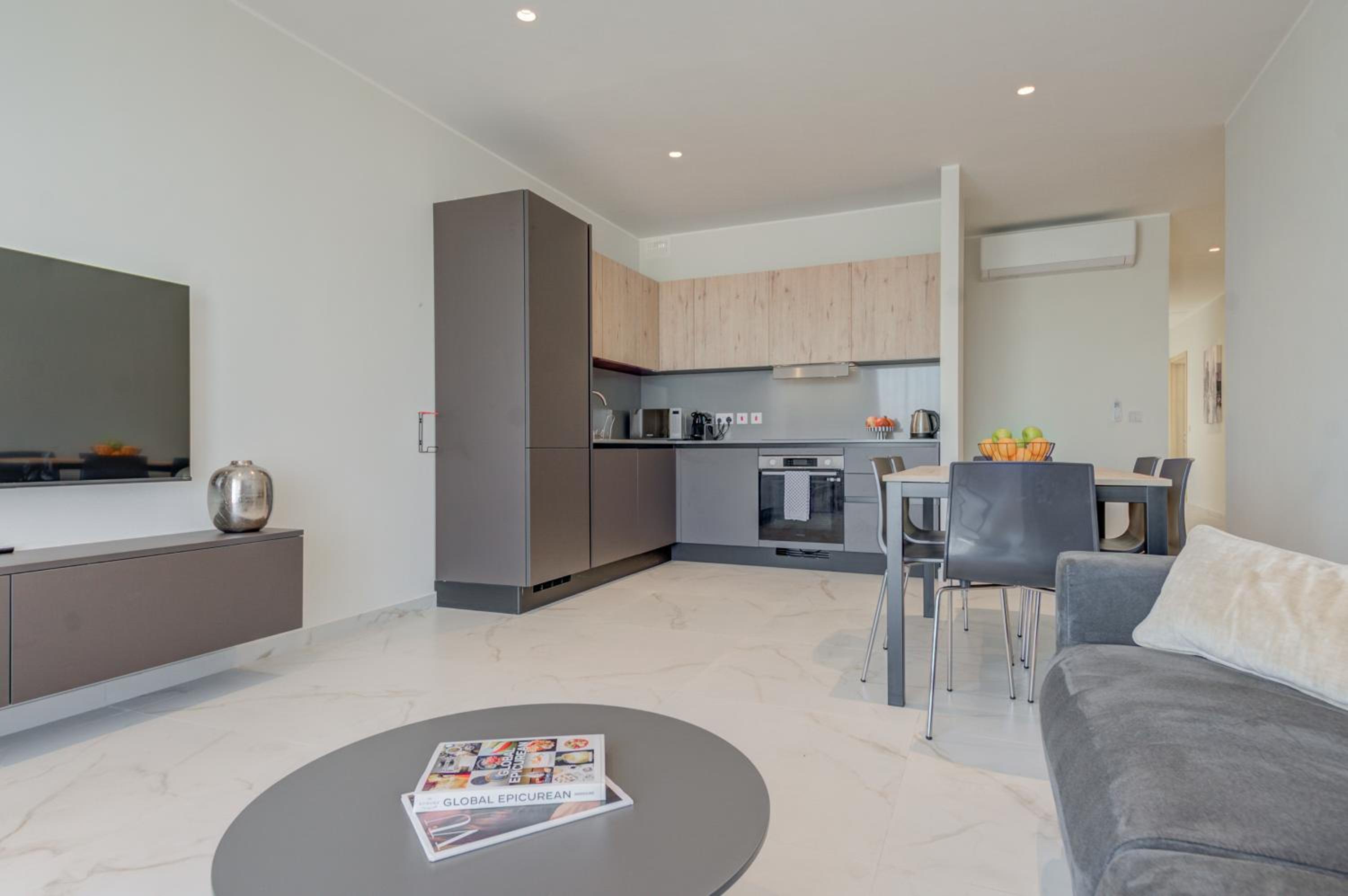 Three-Bedroom Suite photo 2