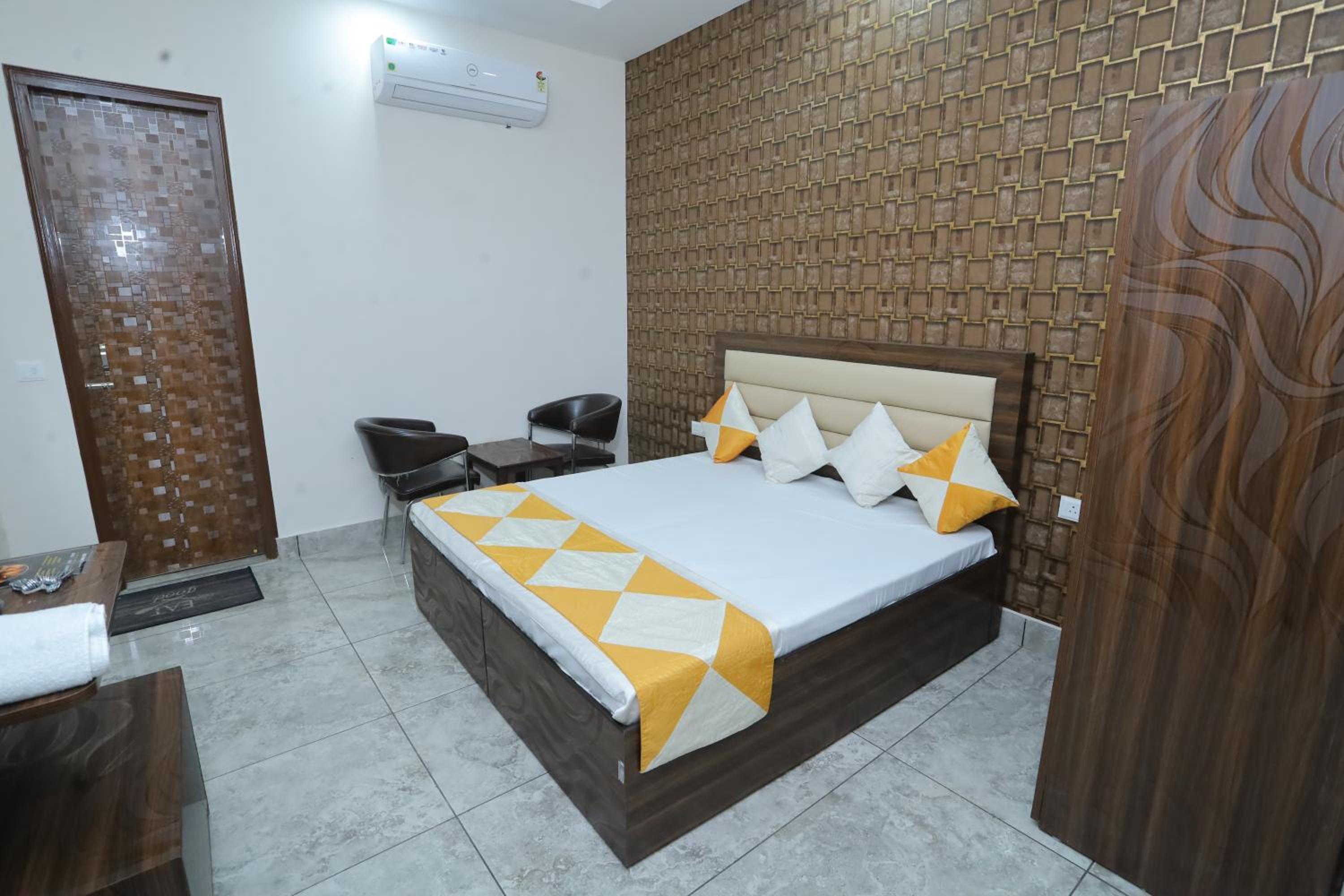 Deluxe Double Room photo 2