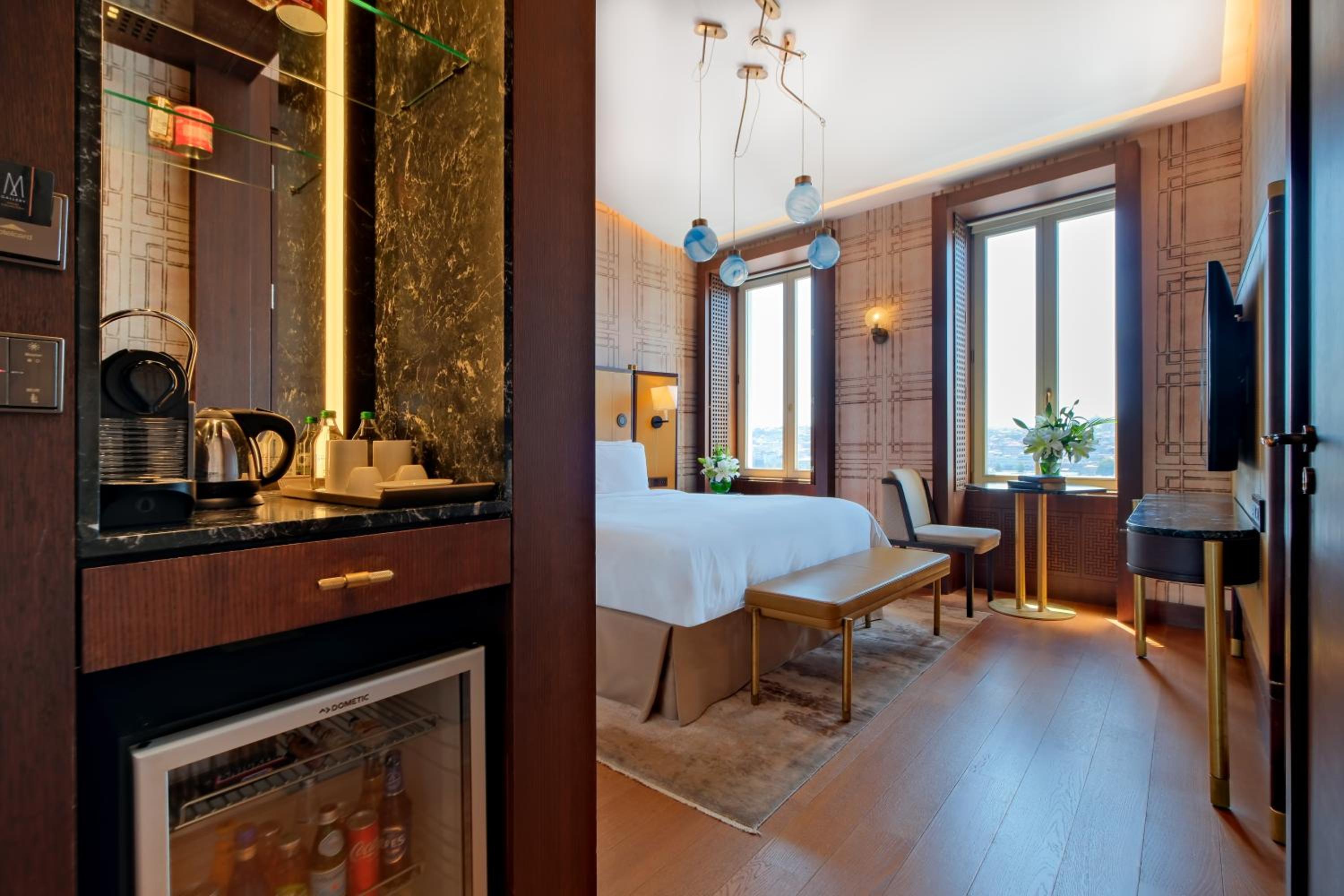 Junior King Suite with View