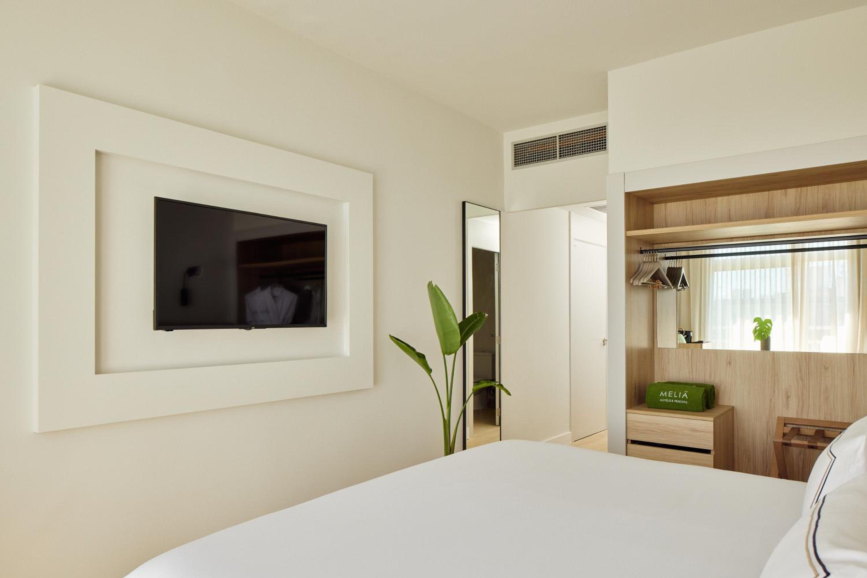Deluxe Room Garden View - Photo 4