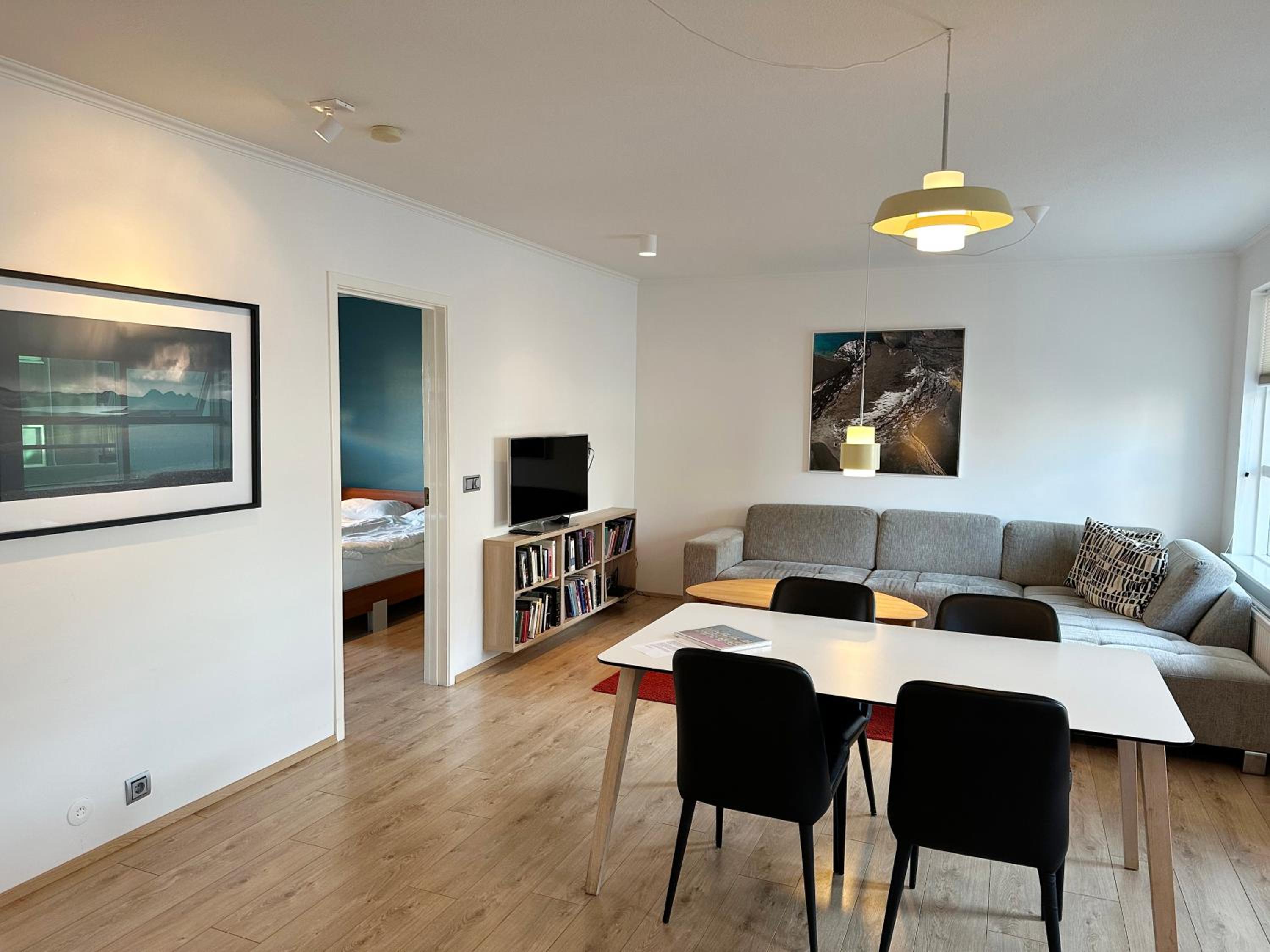 Two-Bedroom Apartment with Balcony - Ránargata 46 photo 3