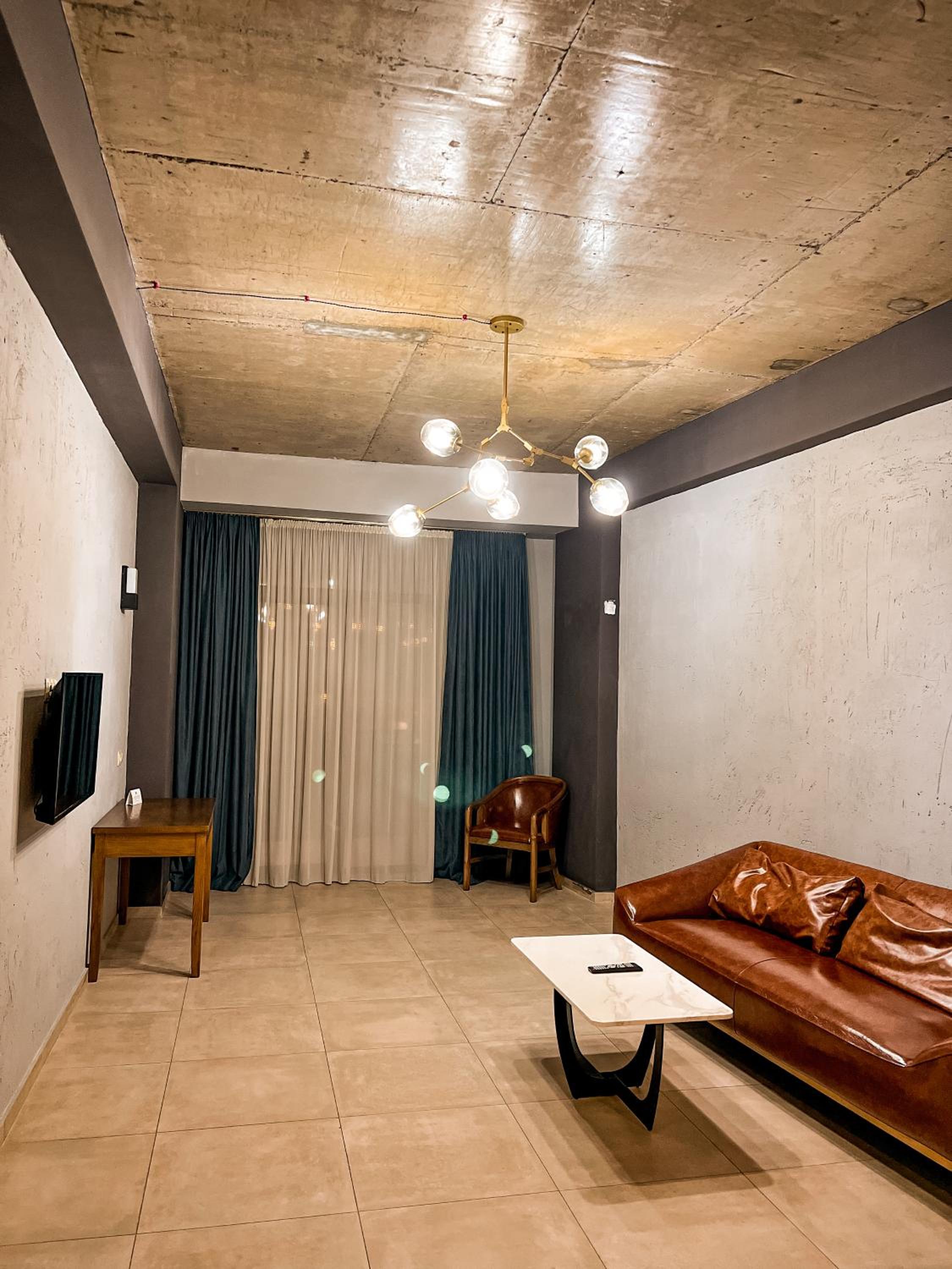Studio Apartment - Photo 2