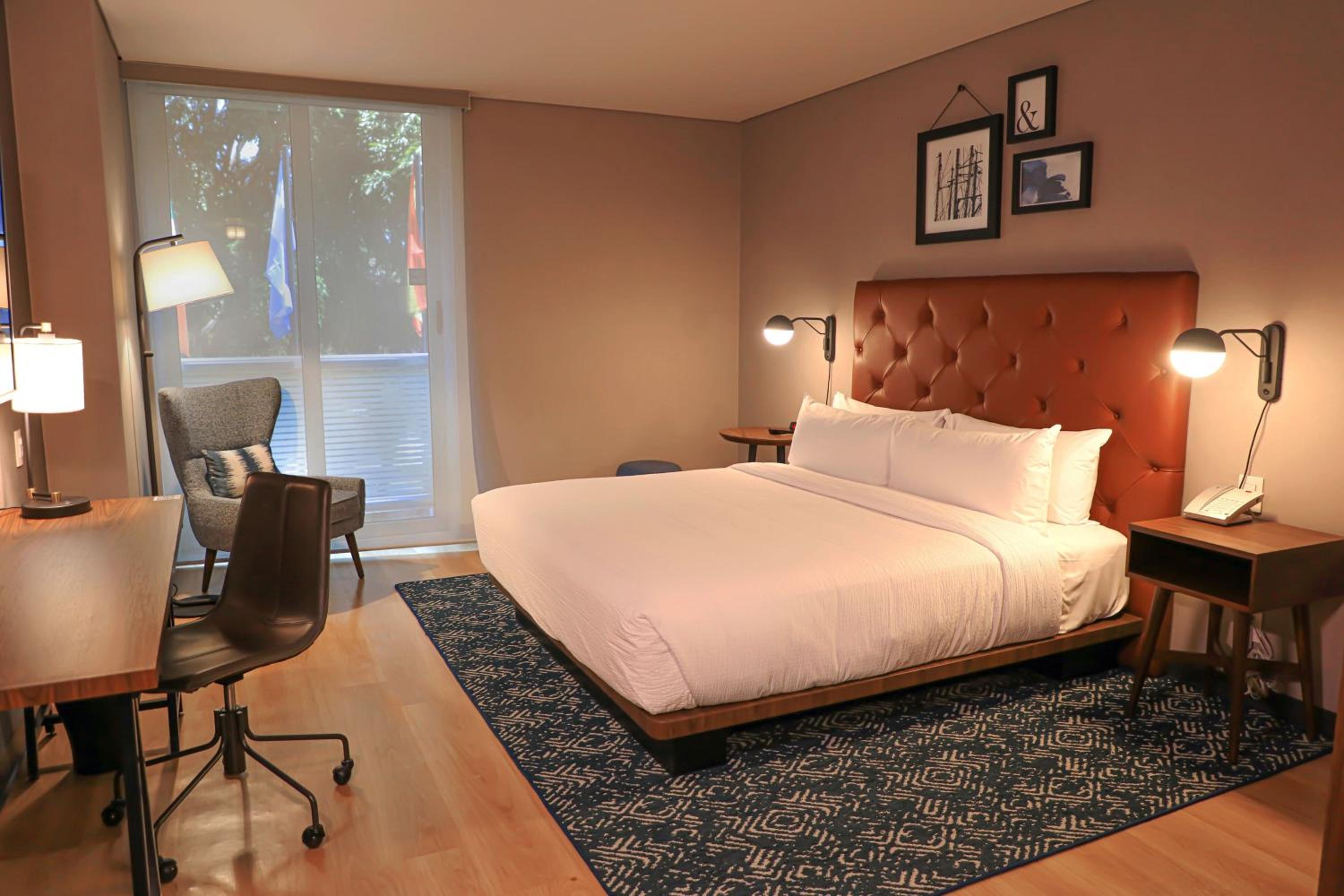Standard King Room - Photo 1