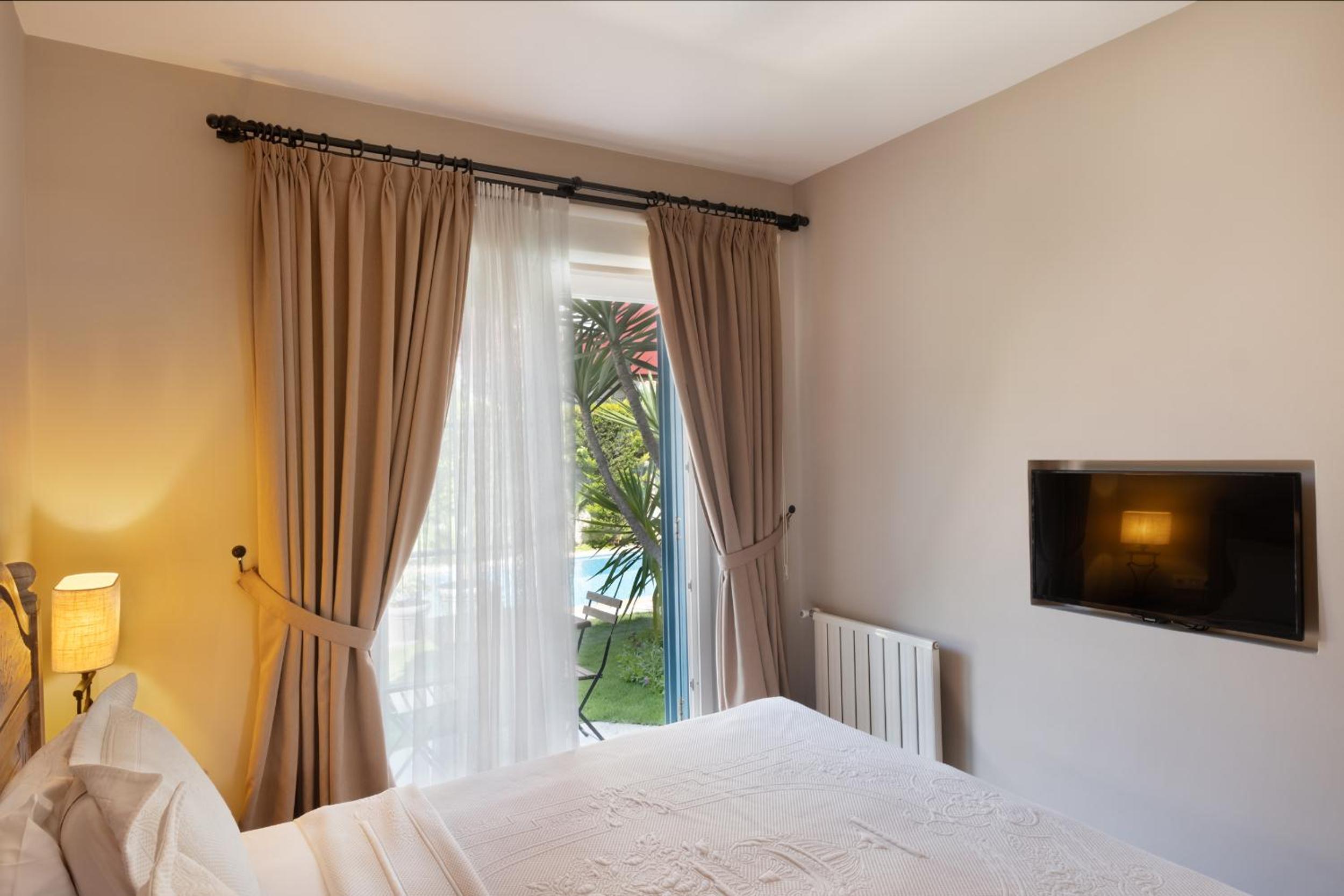 Double Room with Pool View photo 2