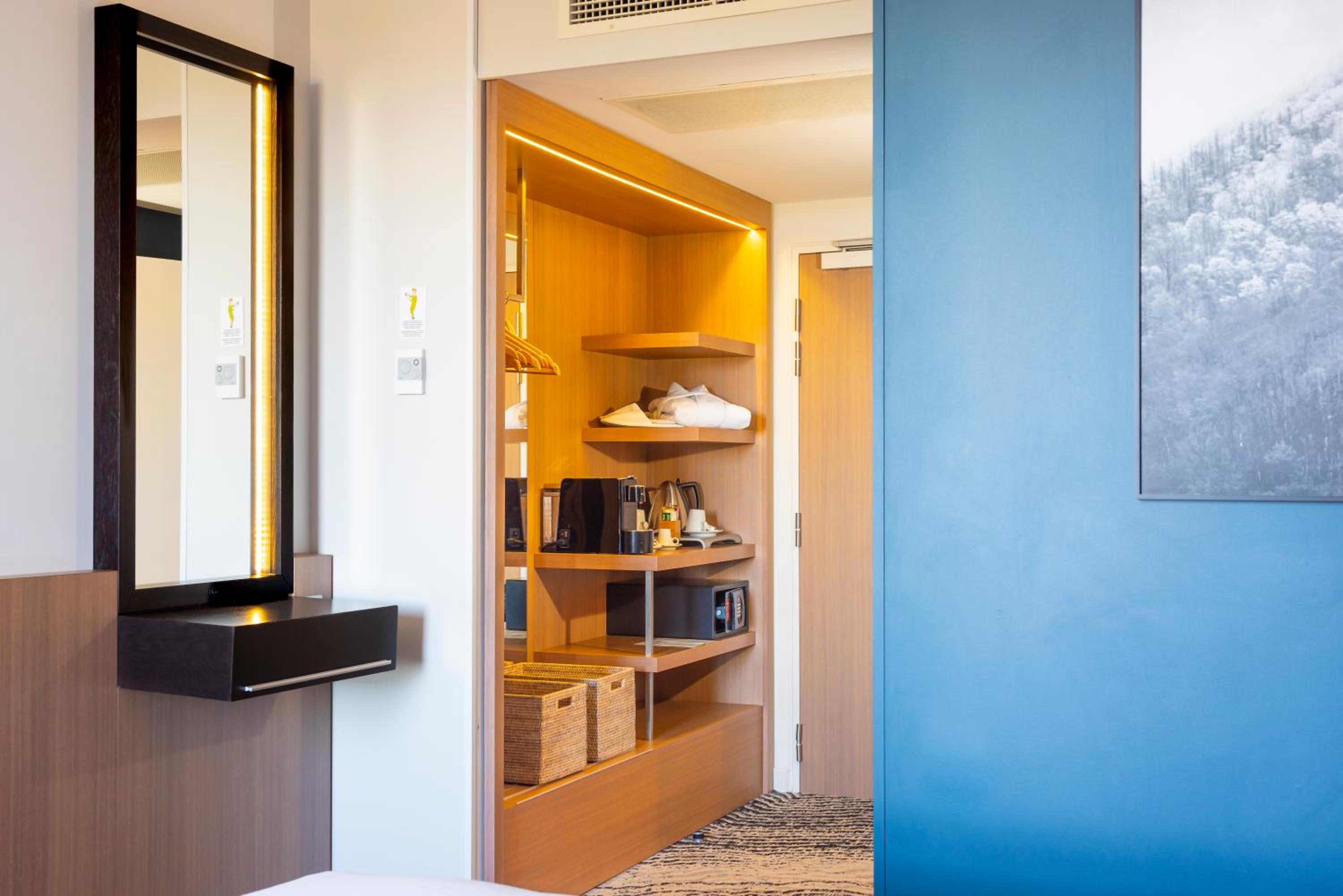 Deluxe King Room - Photo 3
