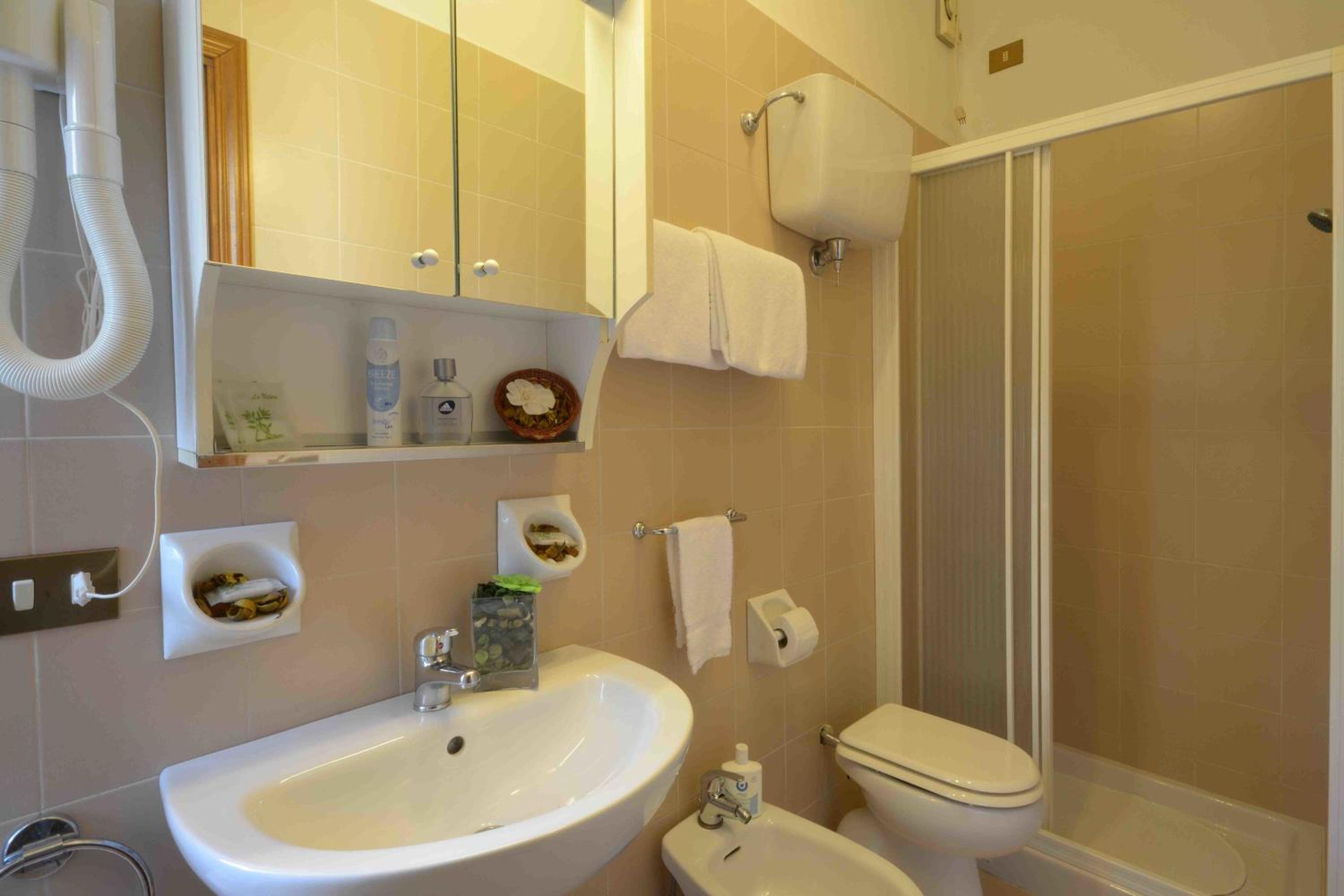Double or Twin Room - Photo 26