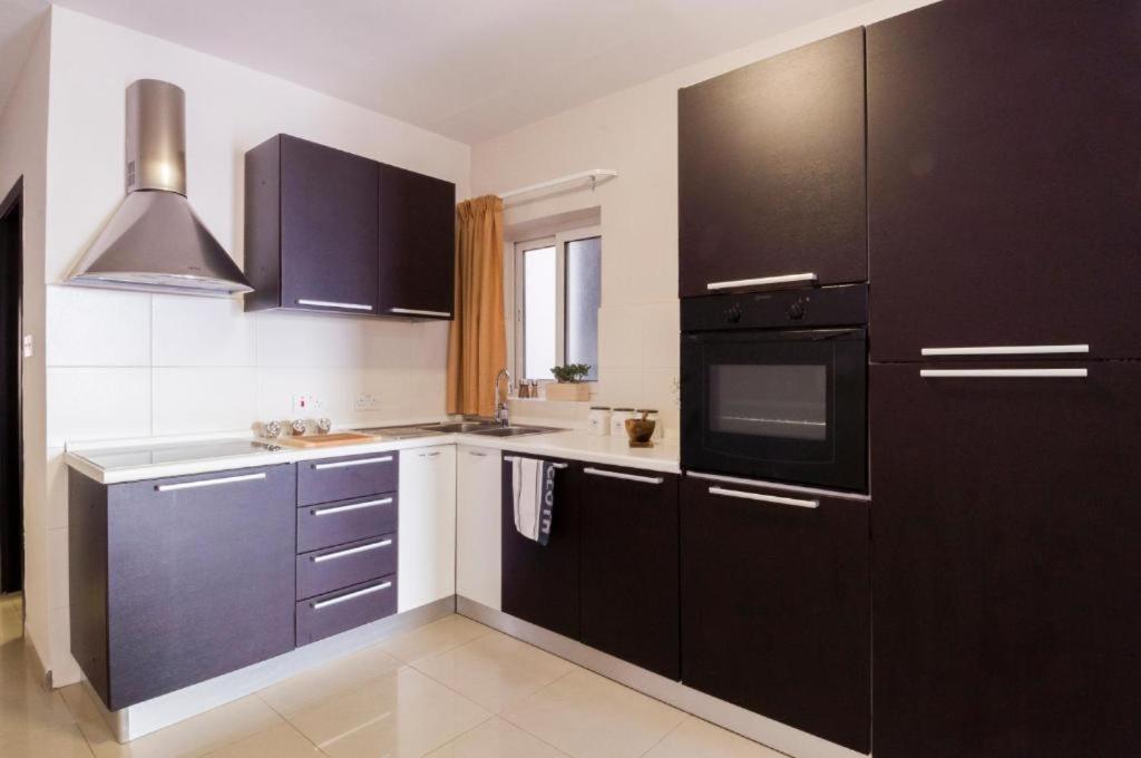 Two-Bedroom Apartment with Sea View photo 3