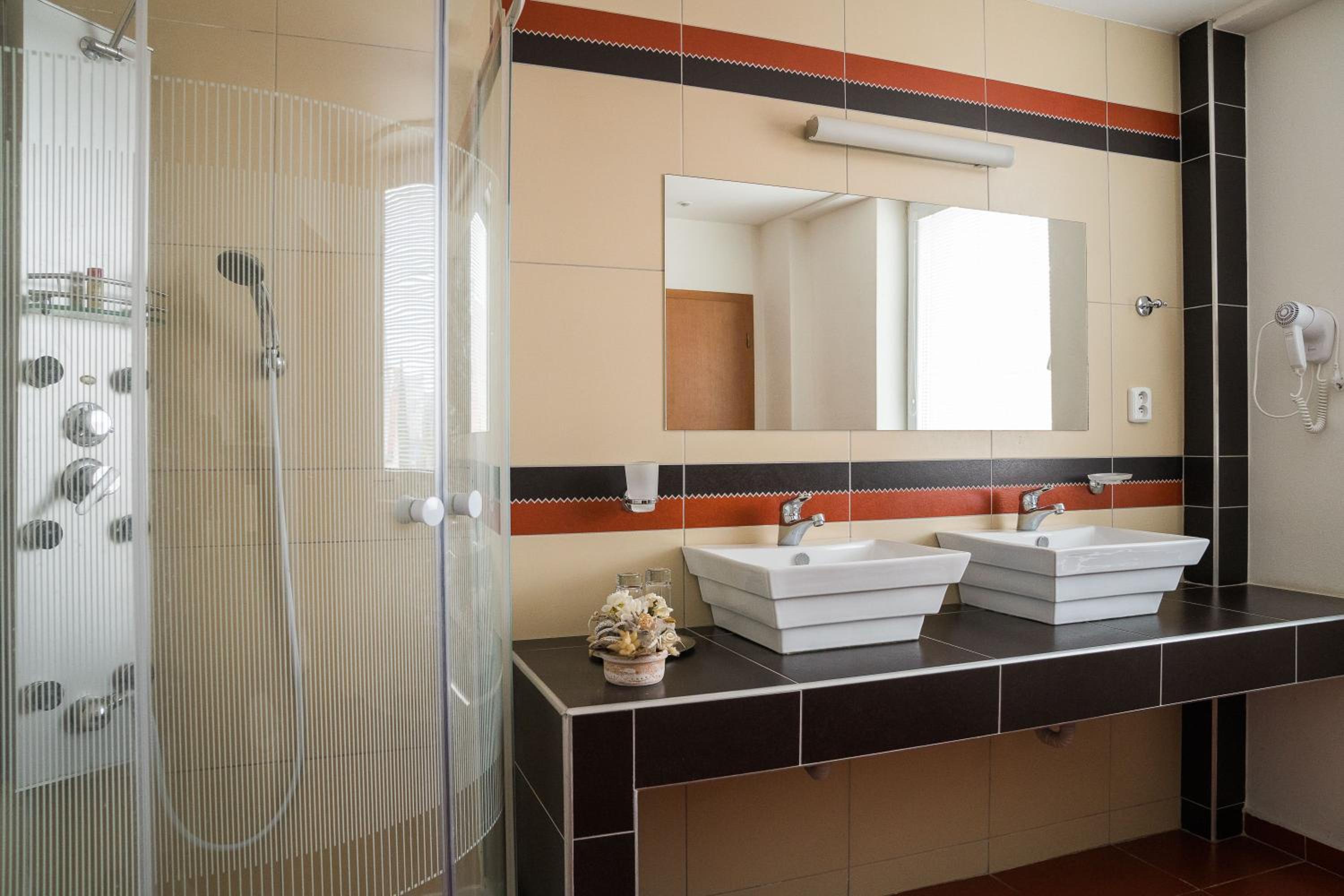Double or Twin Room - Photo 3