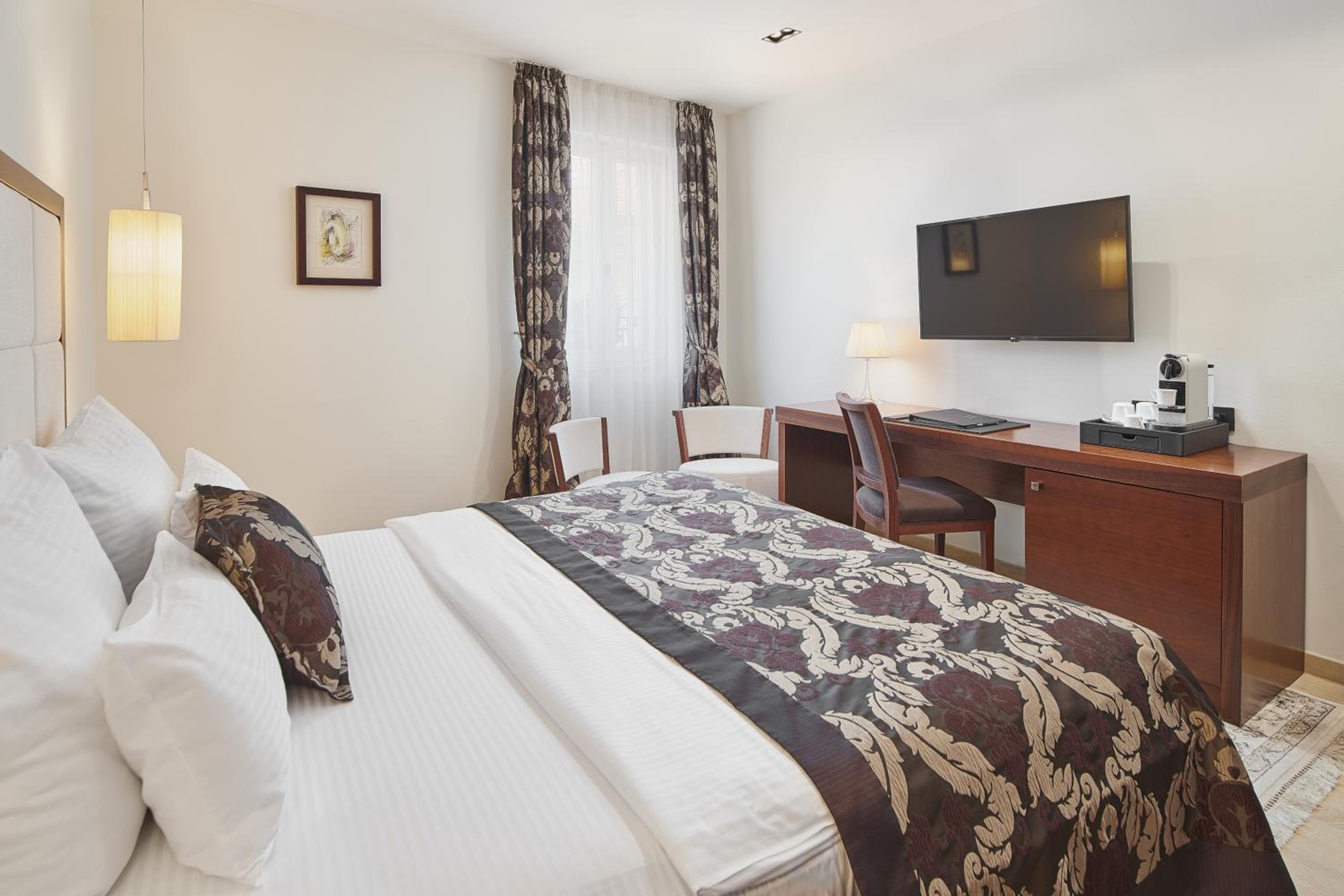 Classic Double Room - Photo 3
