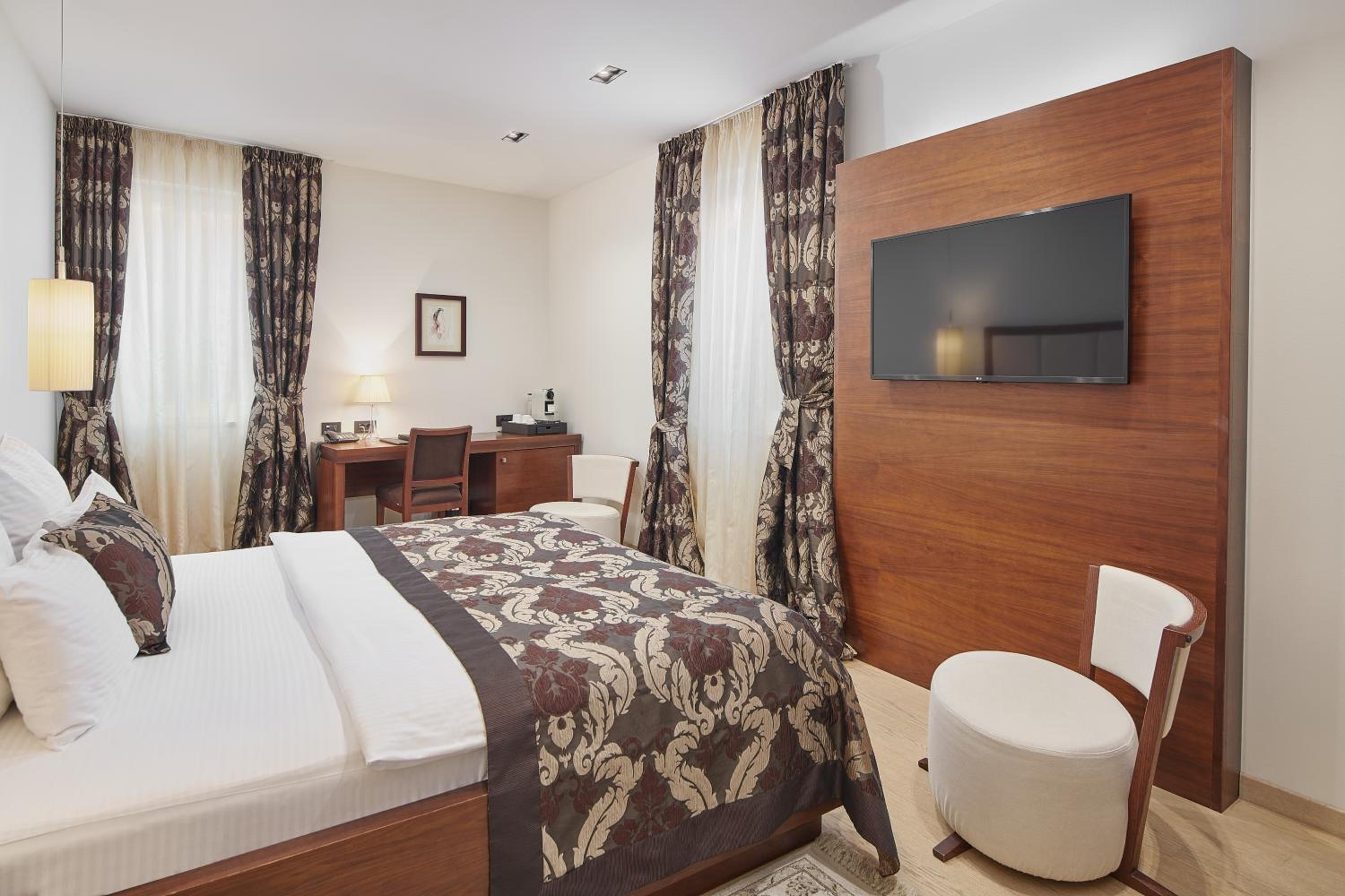 Deluxe Double Room - Photo 2