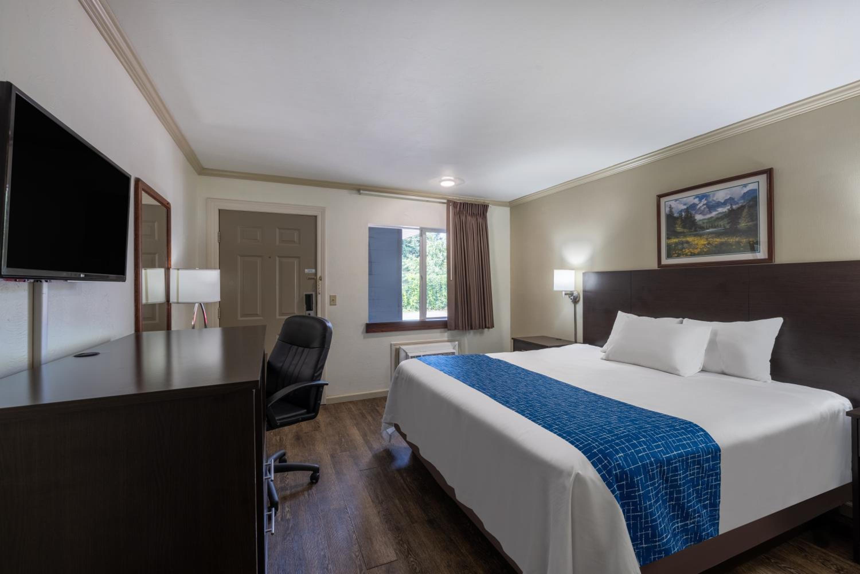 King Room - Non-Smoking - Photo 5