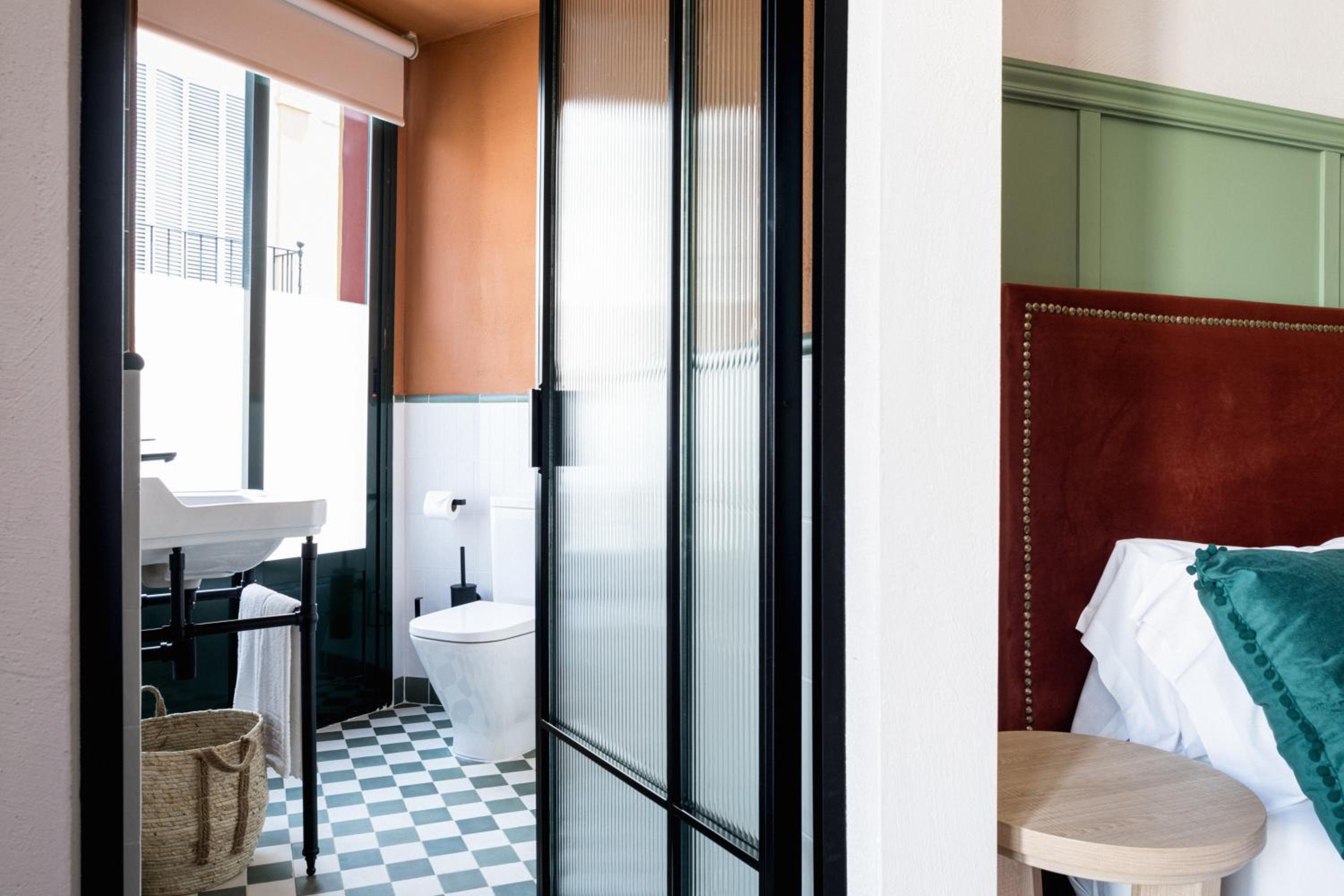 Deluxe Double or Twin Room - Photo 11