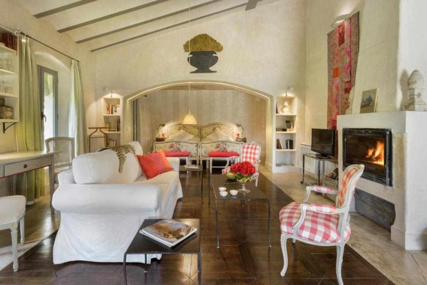 Deluxe Family Room - Photo 14