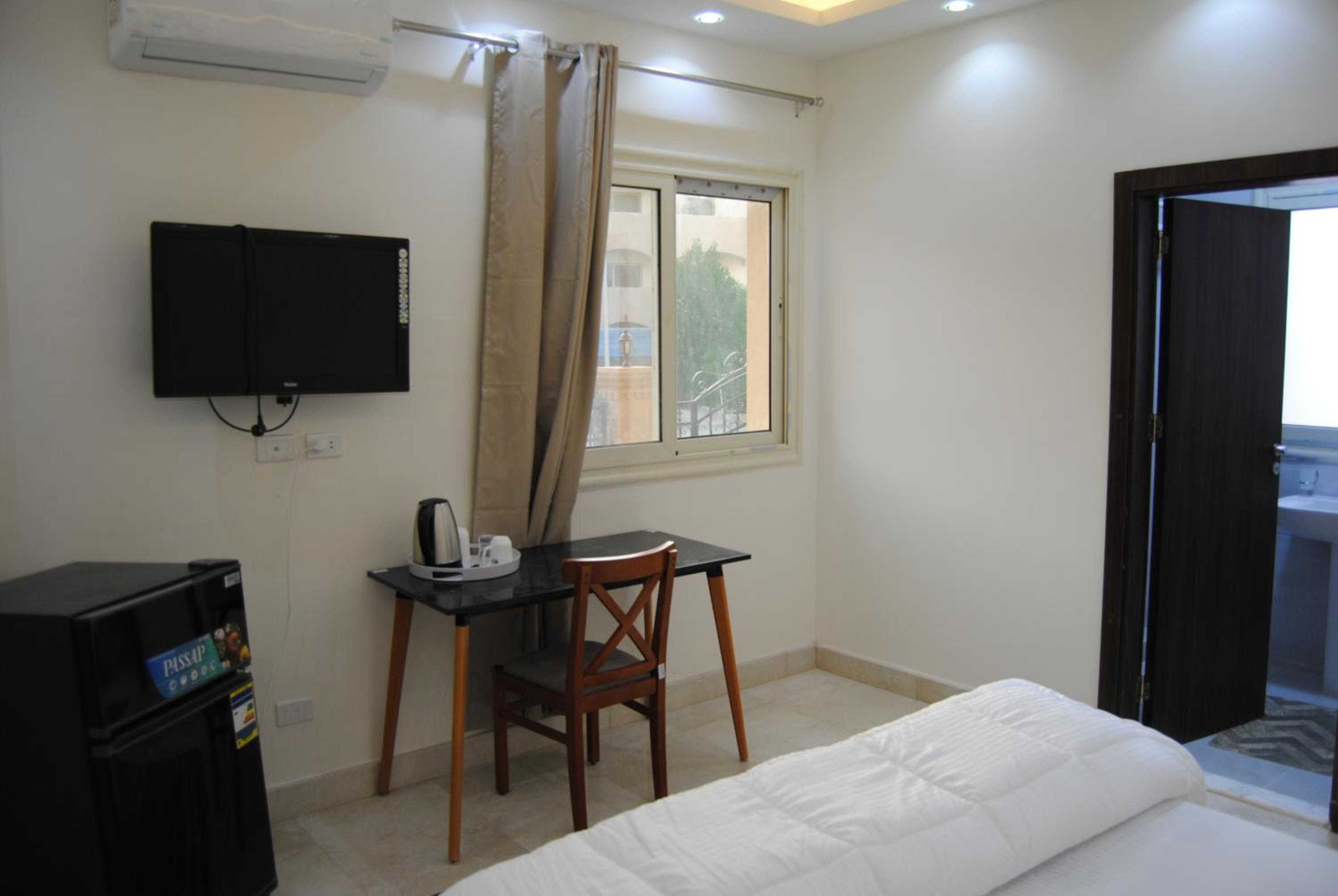 Deluxe Studio