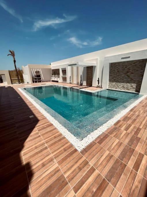Villa photo 1