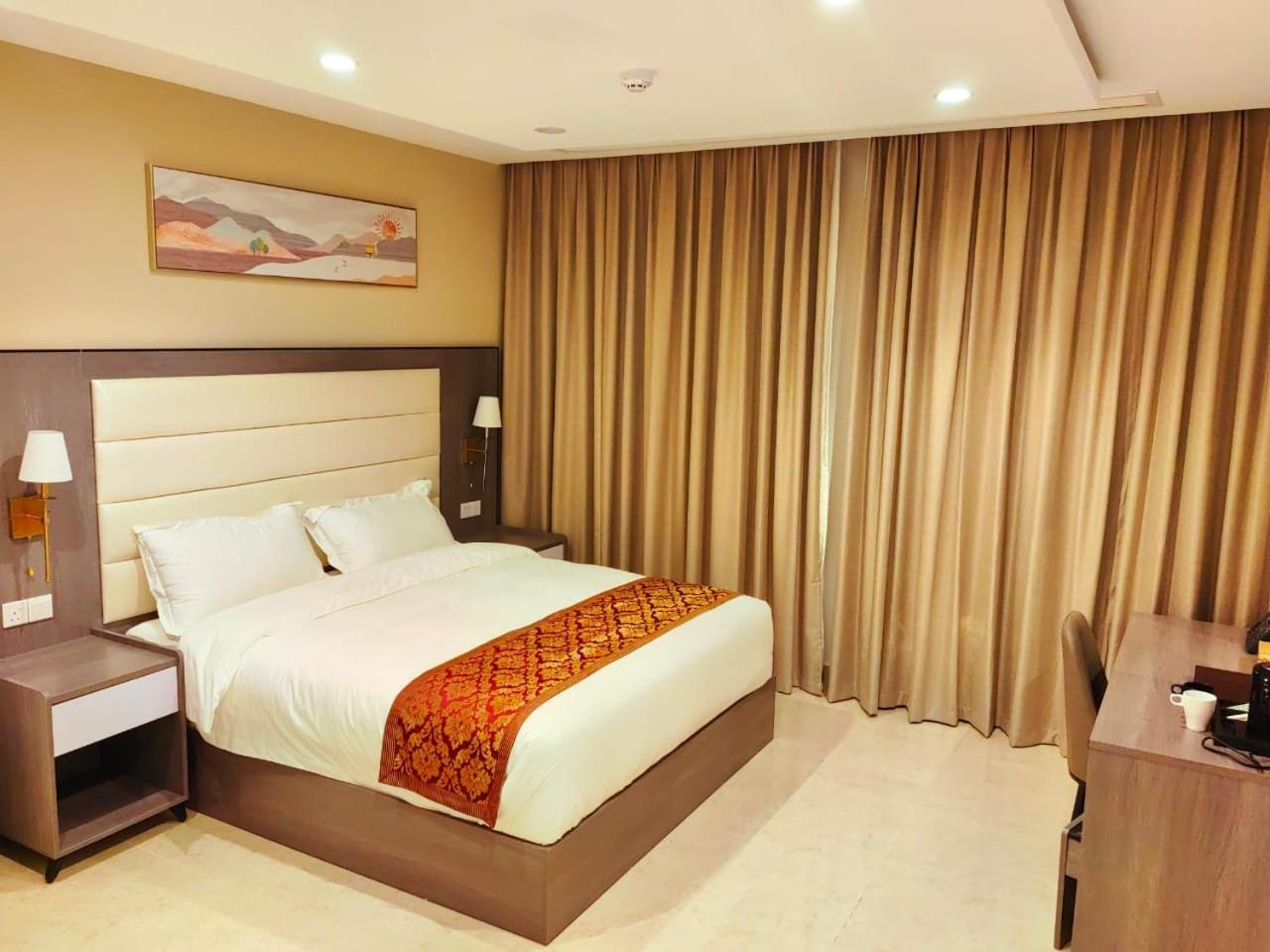 Standard King Room photo 3