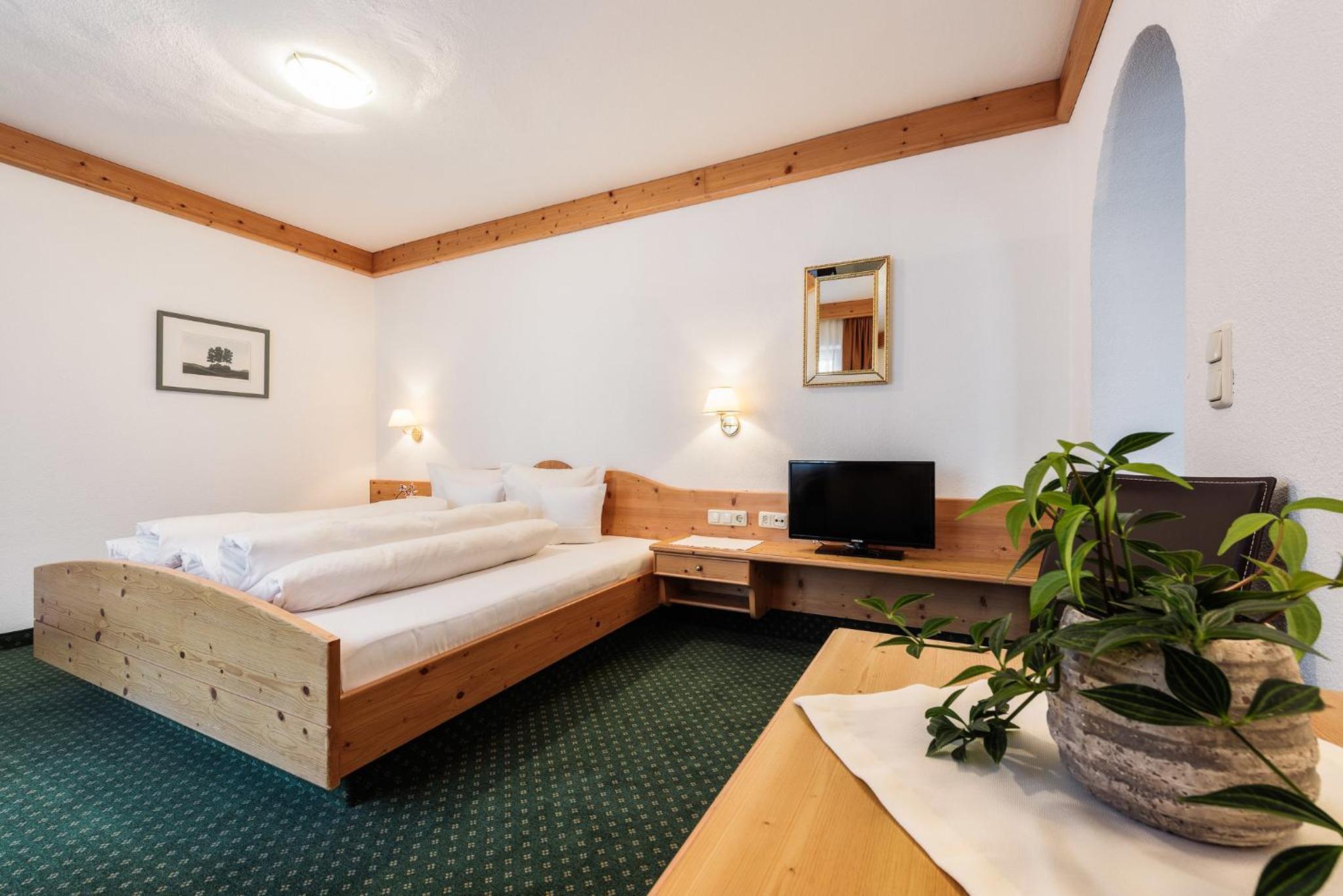Double Room with Balcony - Photo 2