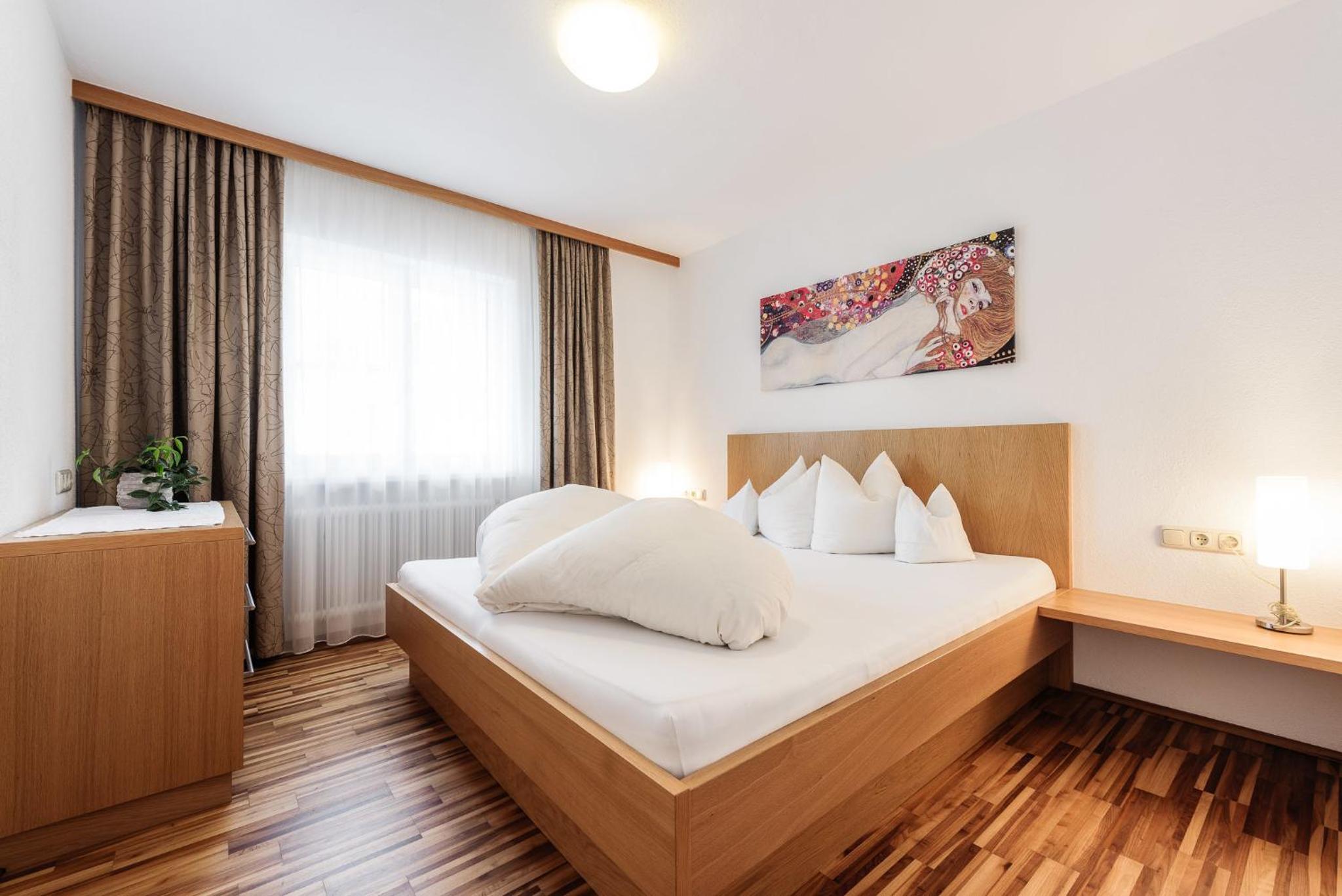 Suite - Photo 1