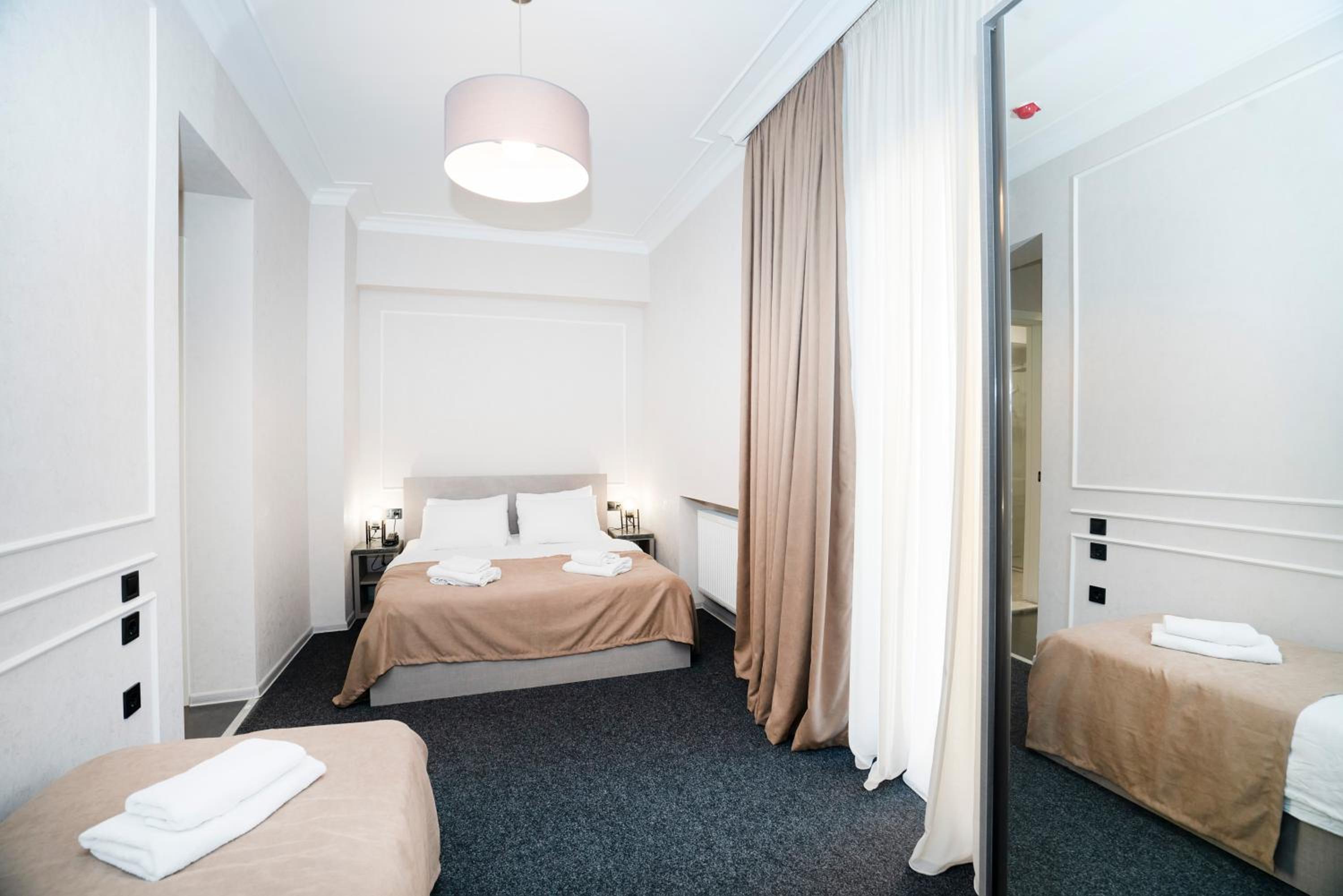 Triple Room with City View - Photo 3