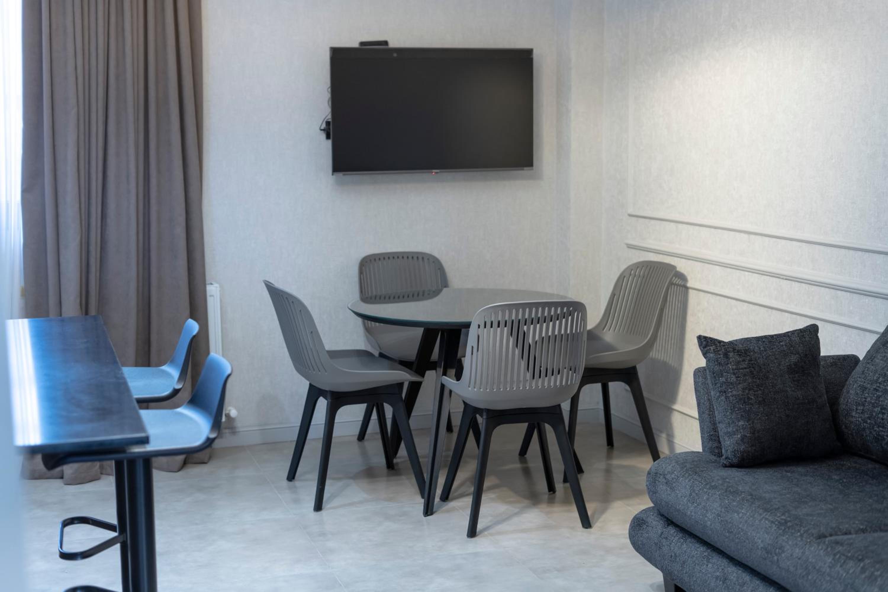 Two-Bedroom Apartment - Photo 6