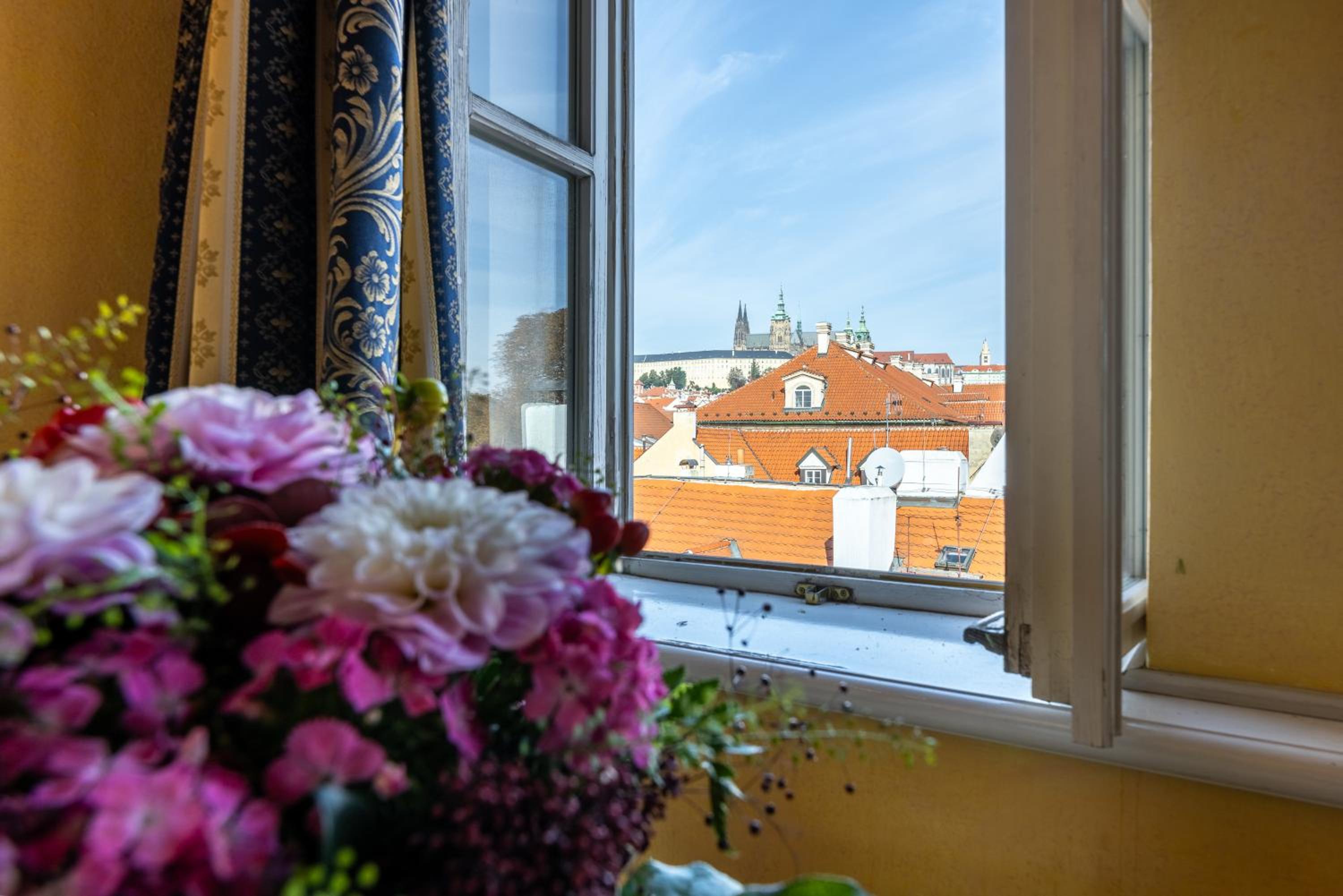 King Suite with Castle view
