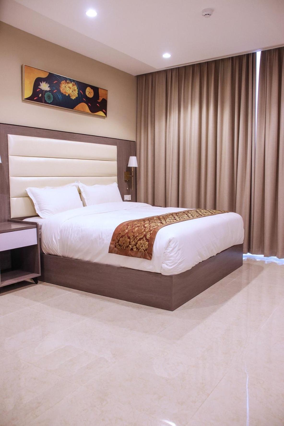 Deluxe King Room - Photo 3