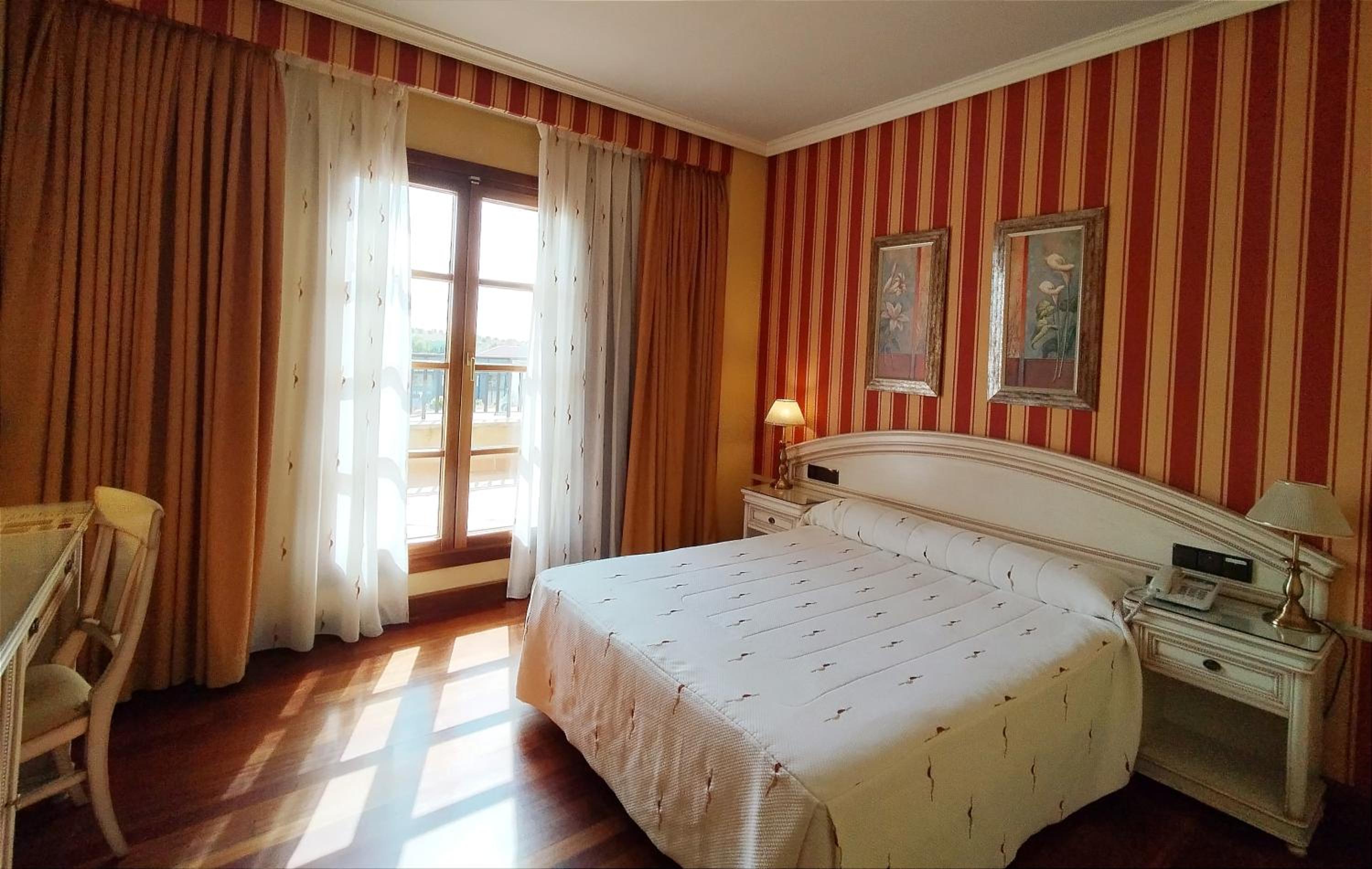 Standard Queen Room photo 2
