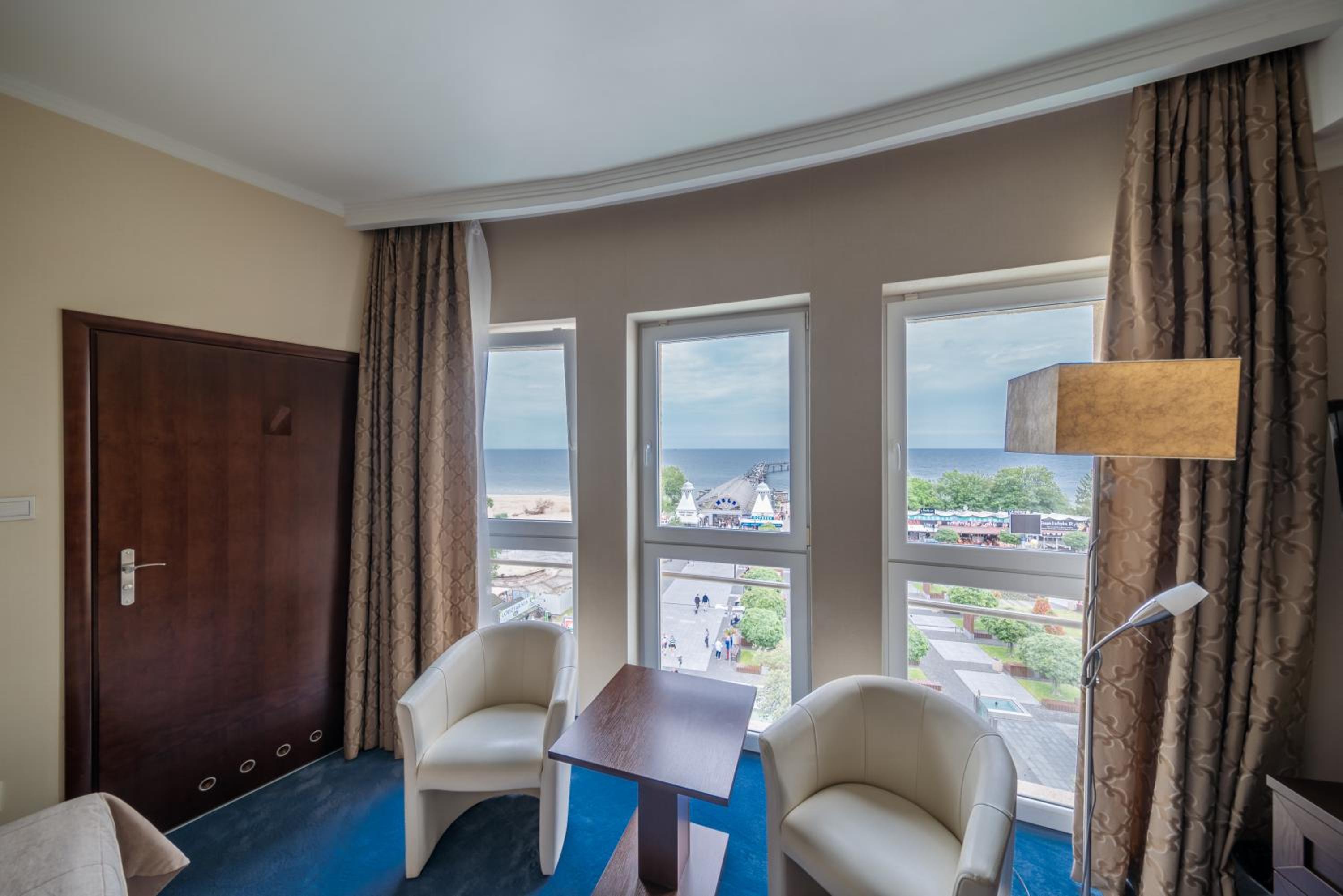 Double or Twin Room with Sea View photo 2