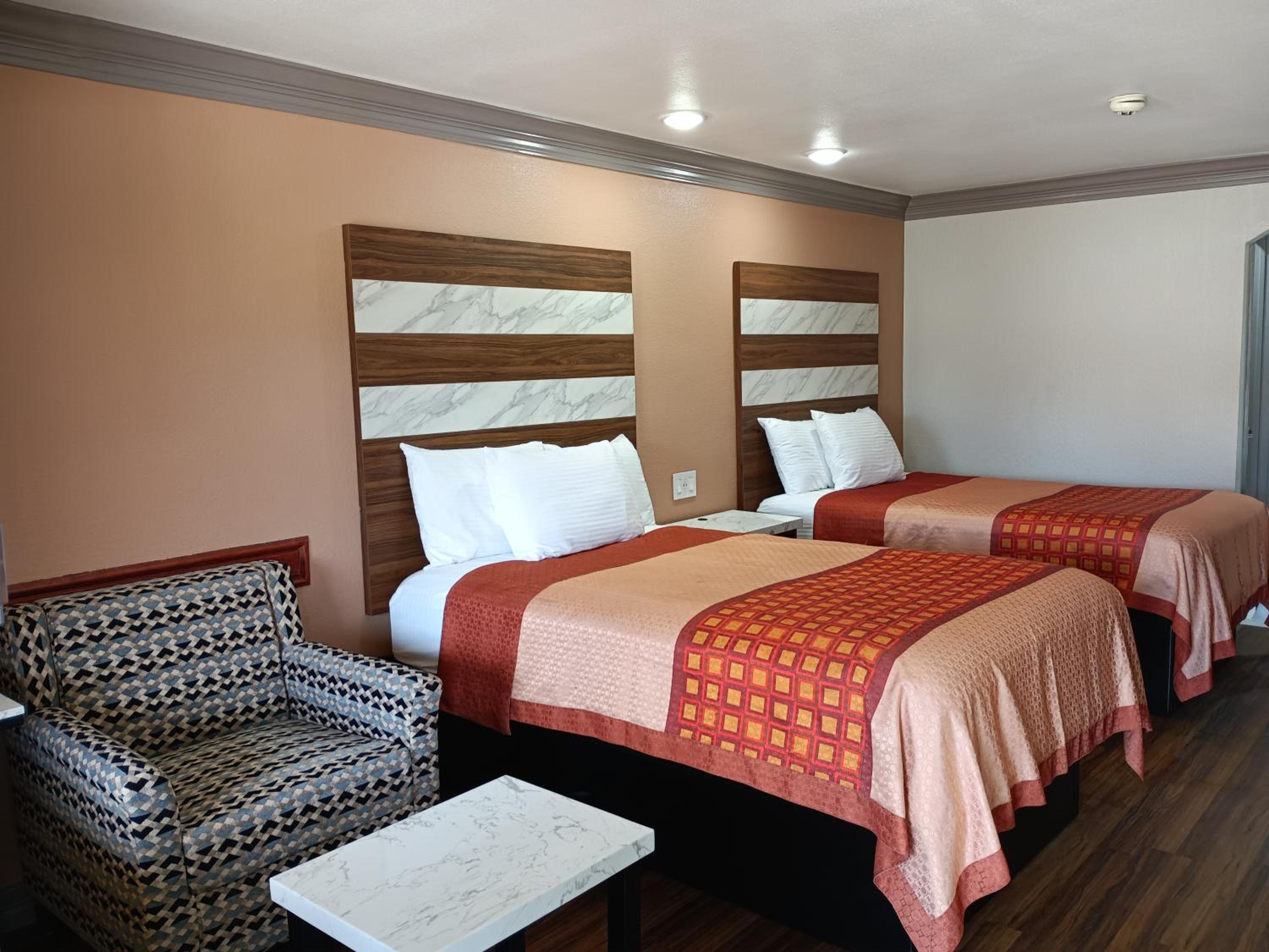Double Room with Two Double Beds - Photo 1