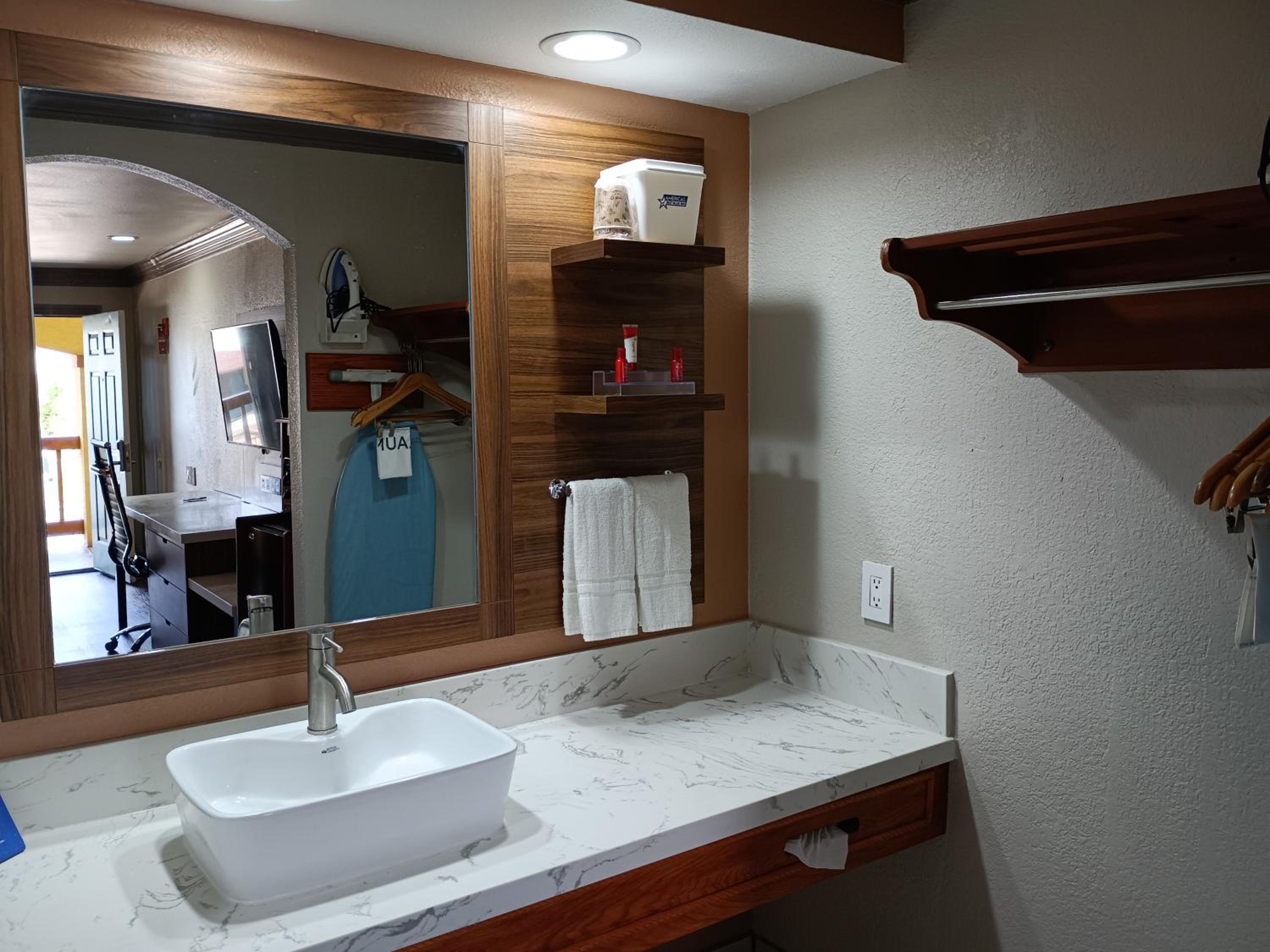 Double Room with Two Double Beds - Photo 4