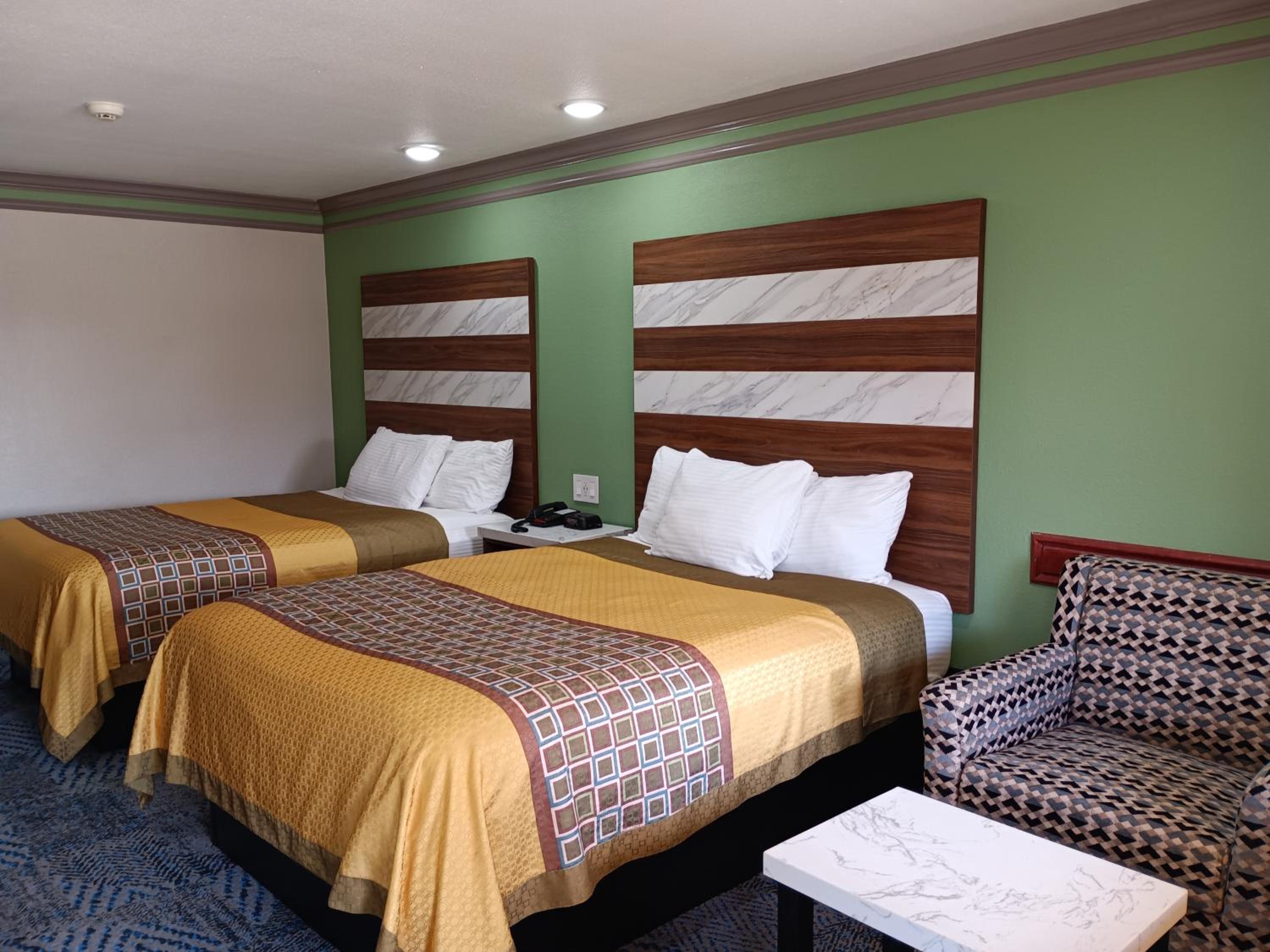 Queen Room with Two Queen Beds - Photo 1