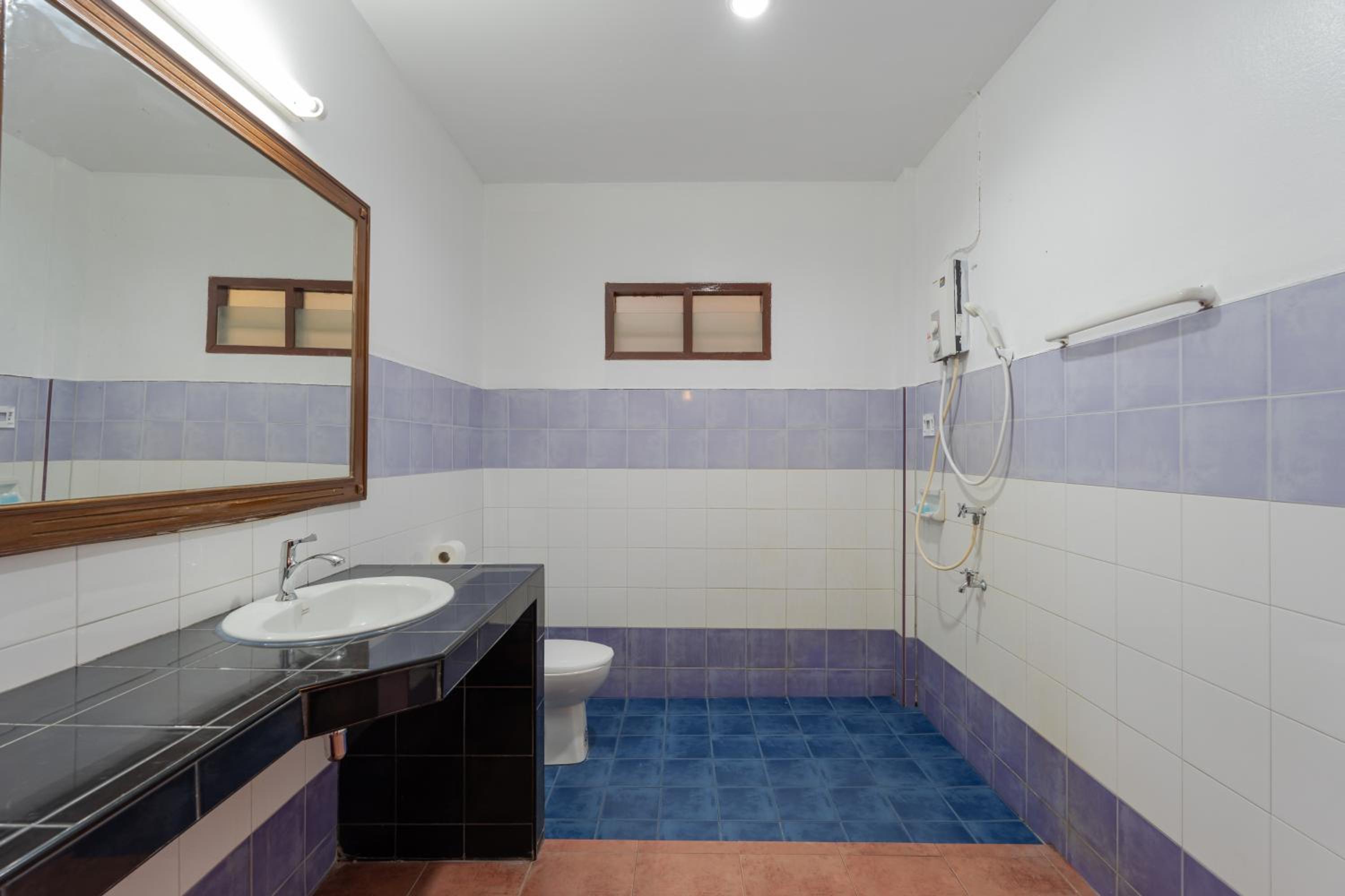 Standard Double Room - Photo 9