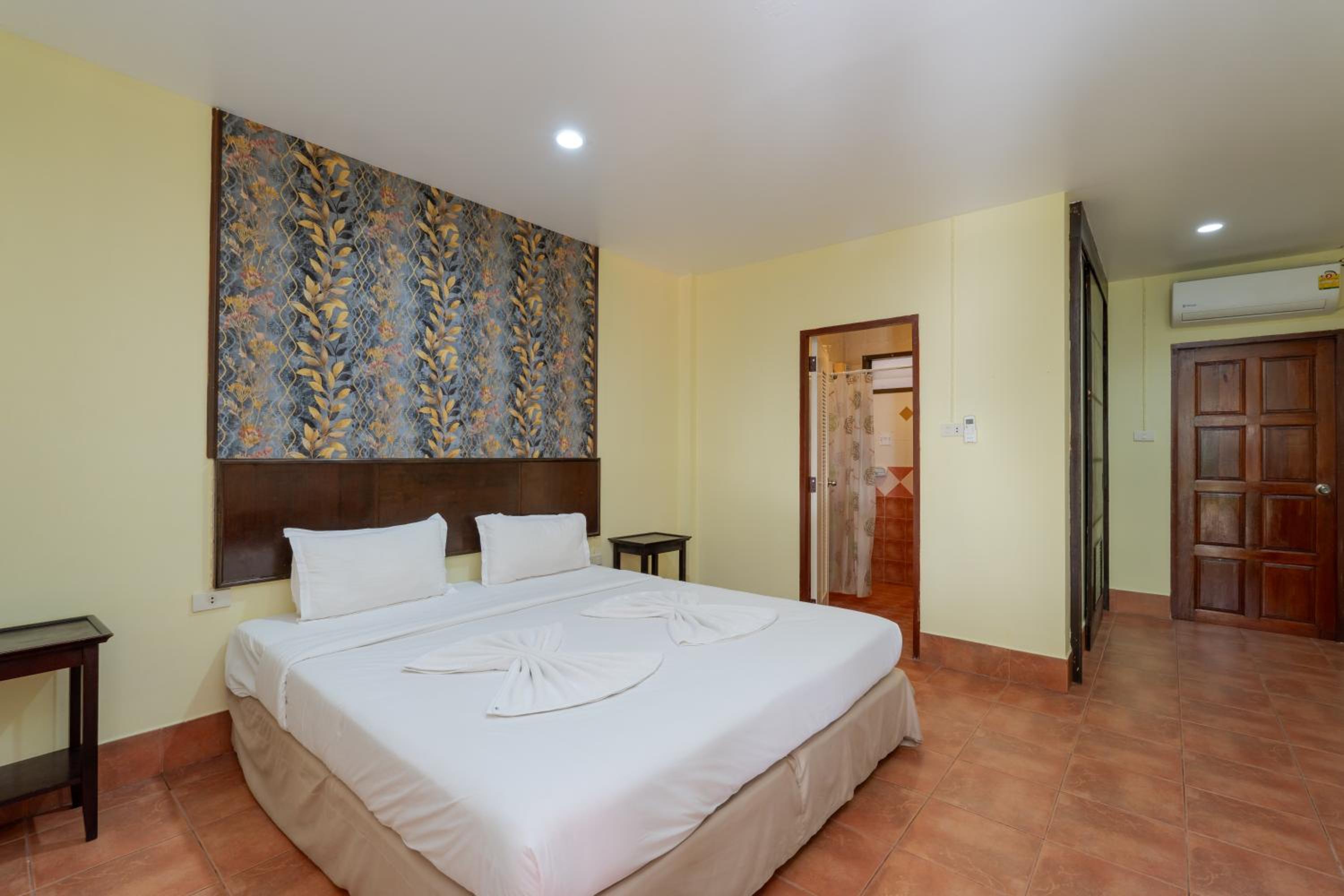 Standard Double Room - Photo 7