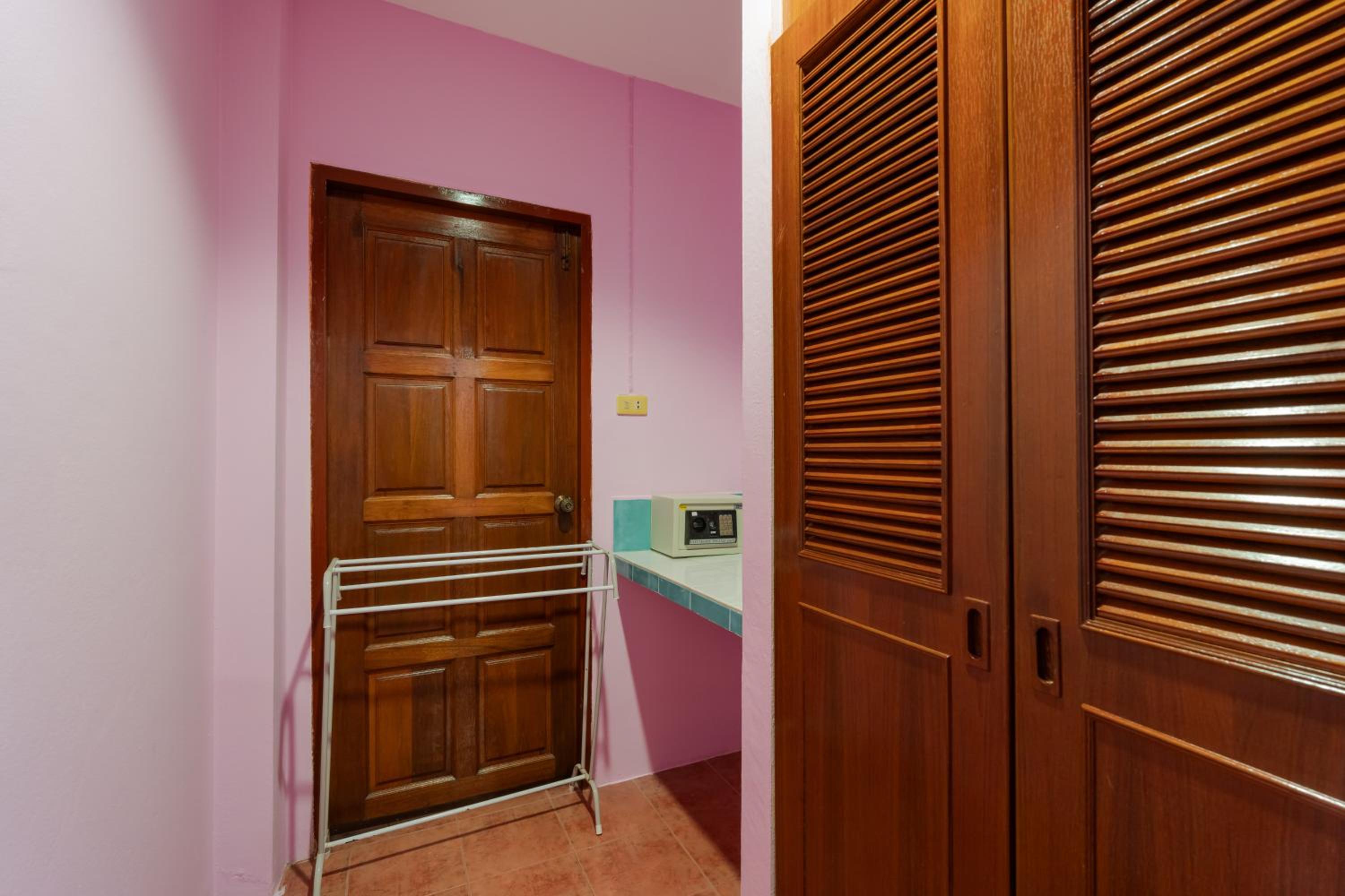 Standard Double Room - Photo 8
