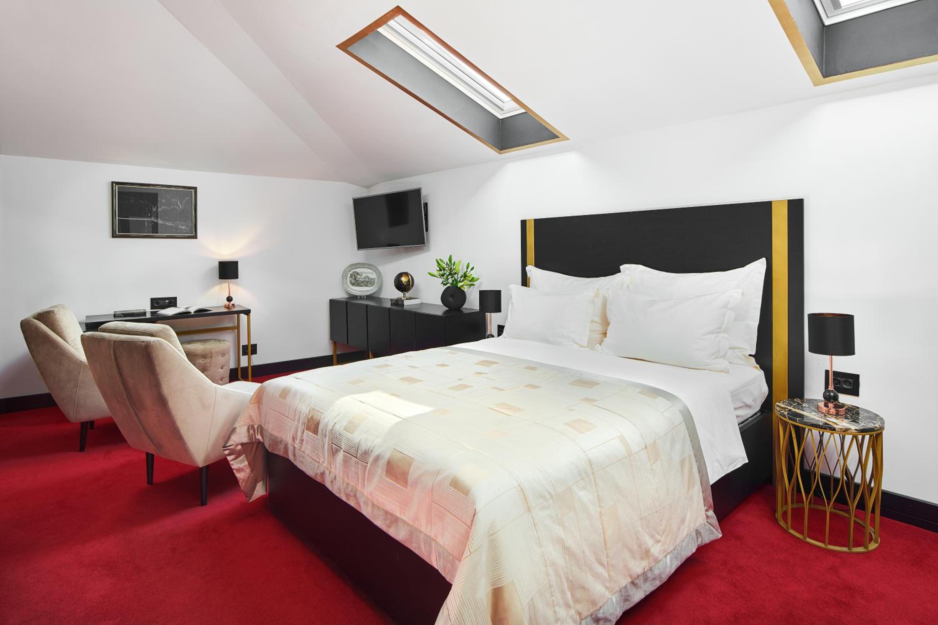 Suite with Hot Tub