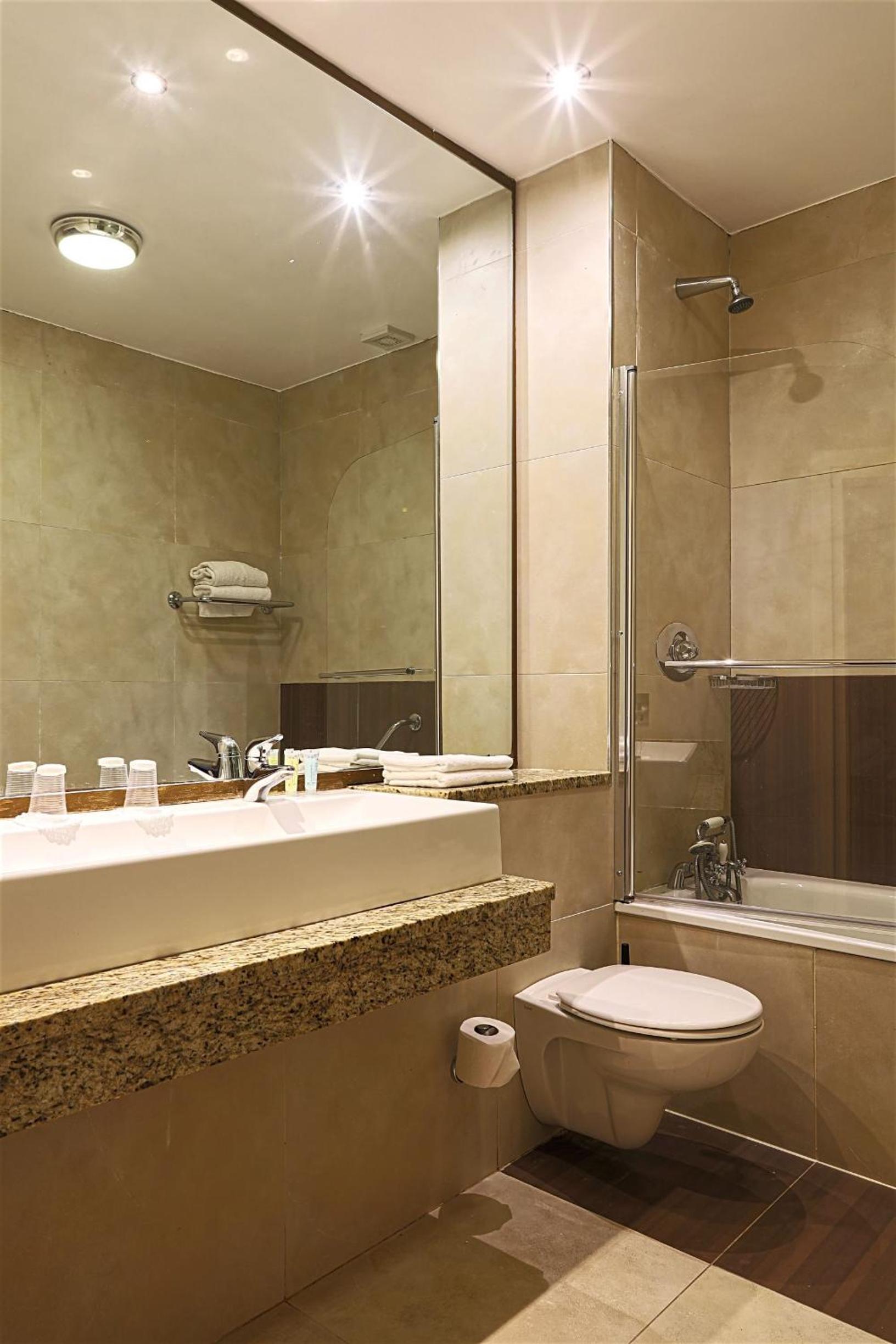 Double Room - Photo 8