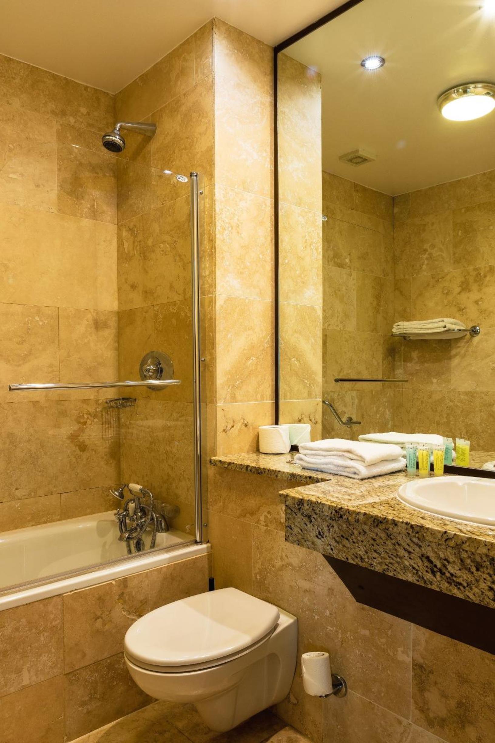Double Room - Photo 6