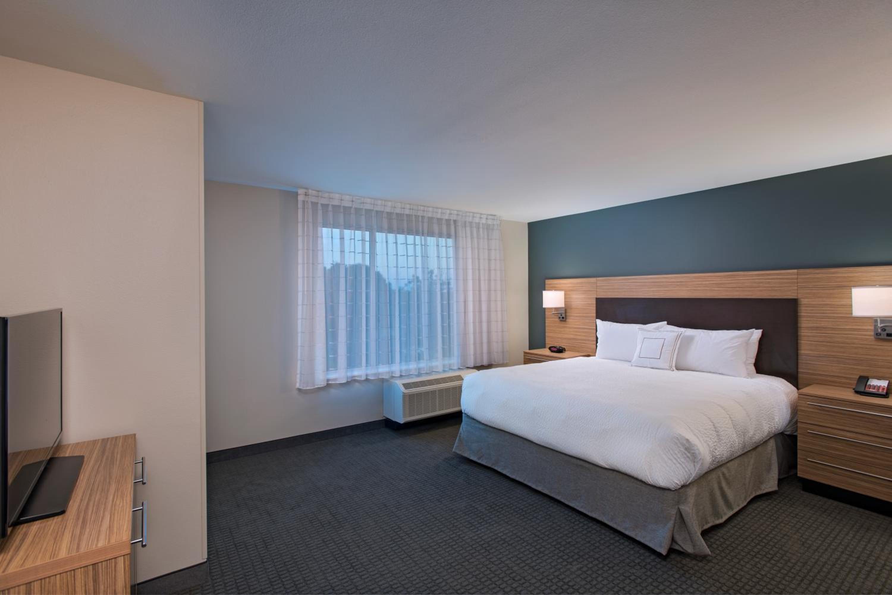 One-Bedroom King Suite
