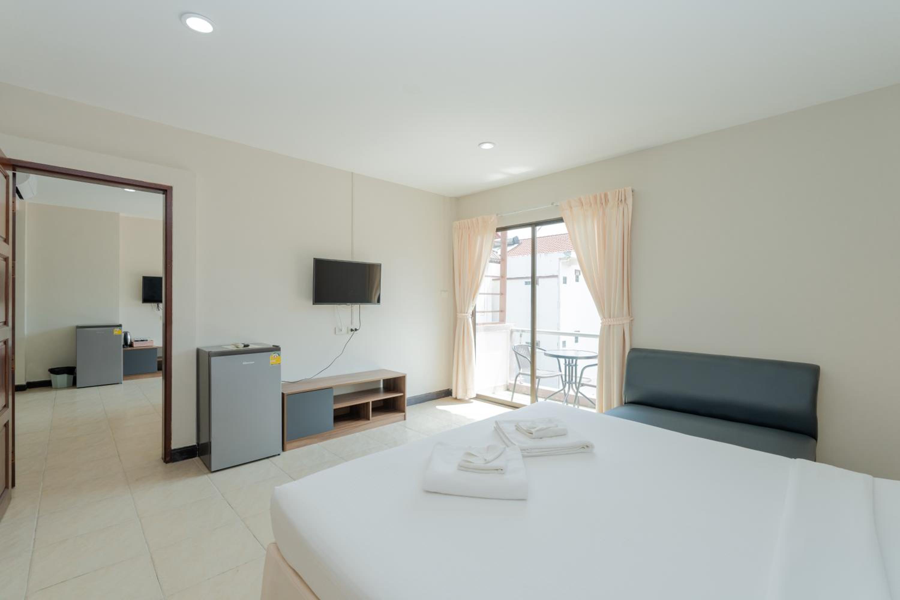 Studio Superior Kitchenette - Photo 11