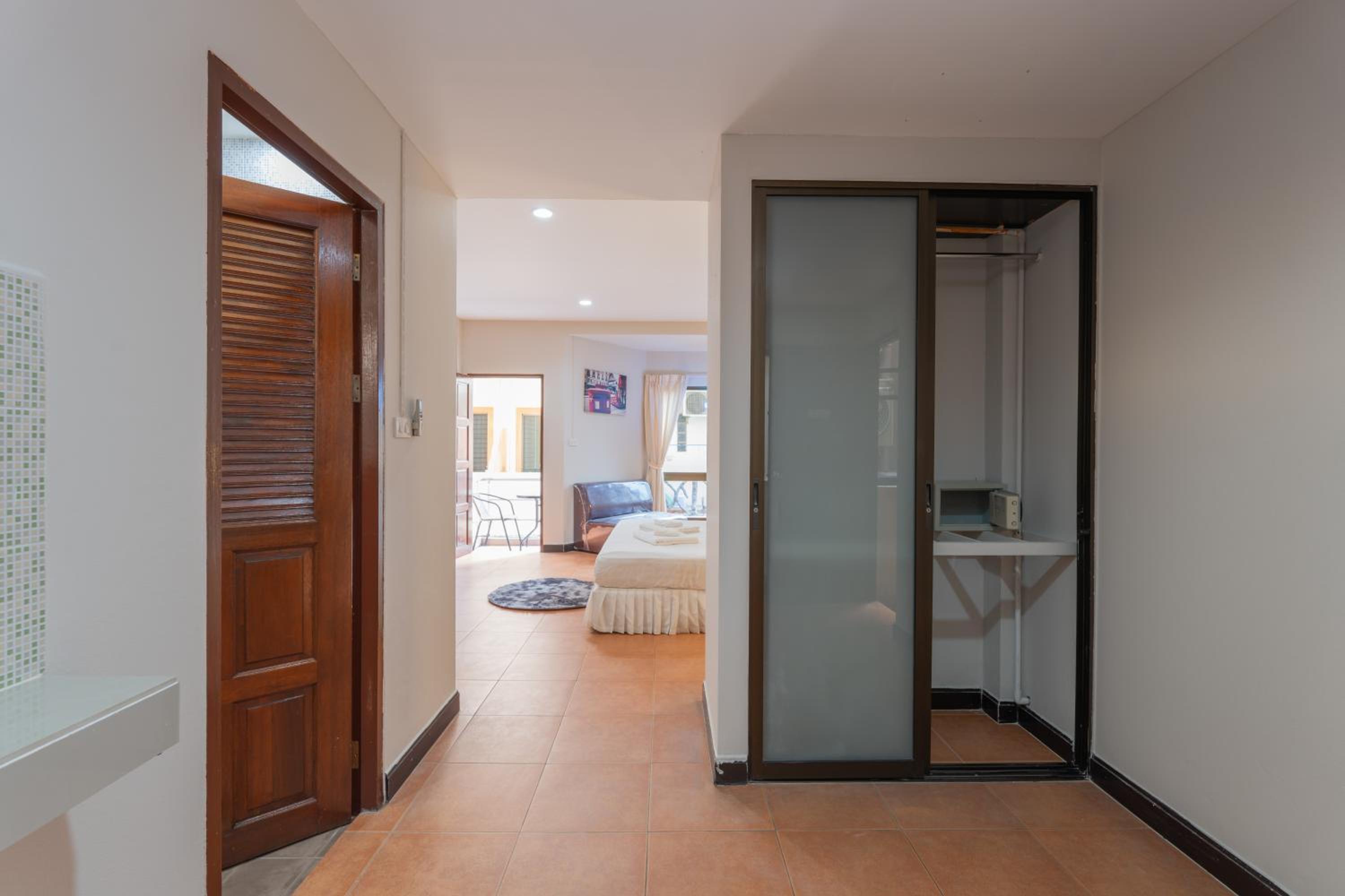 Studio Superior Kitchenette - Photo 8
