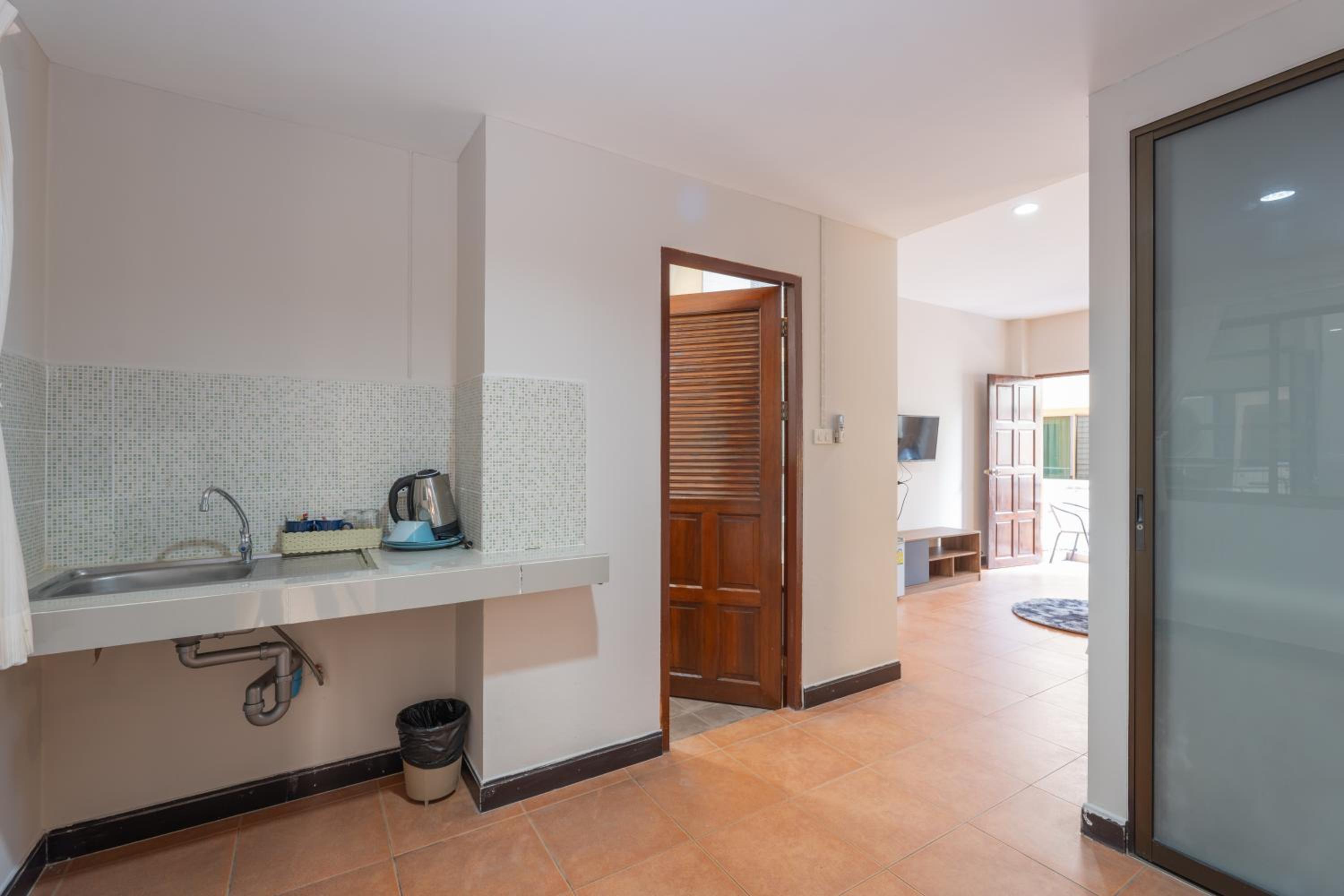 Studio Superior Kitchenette - Photo 7