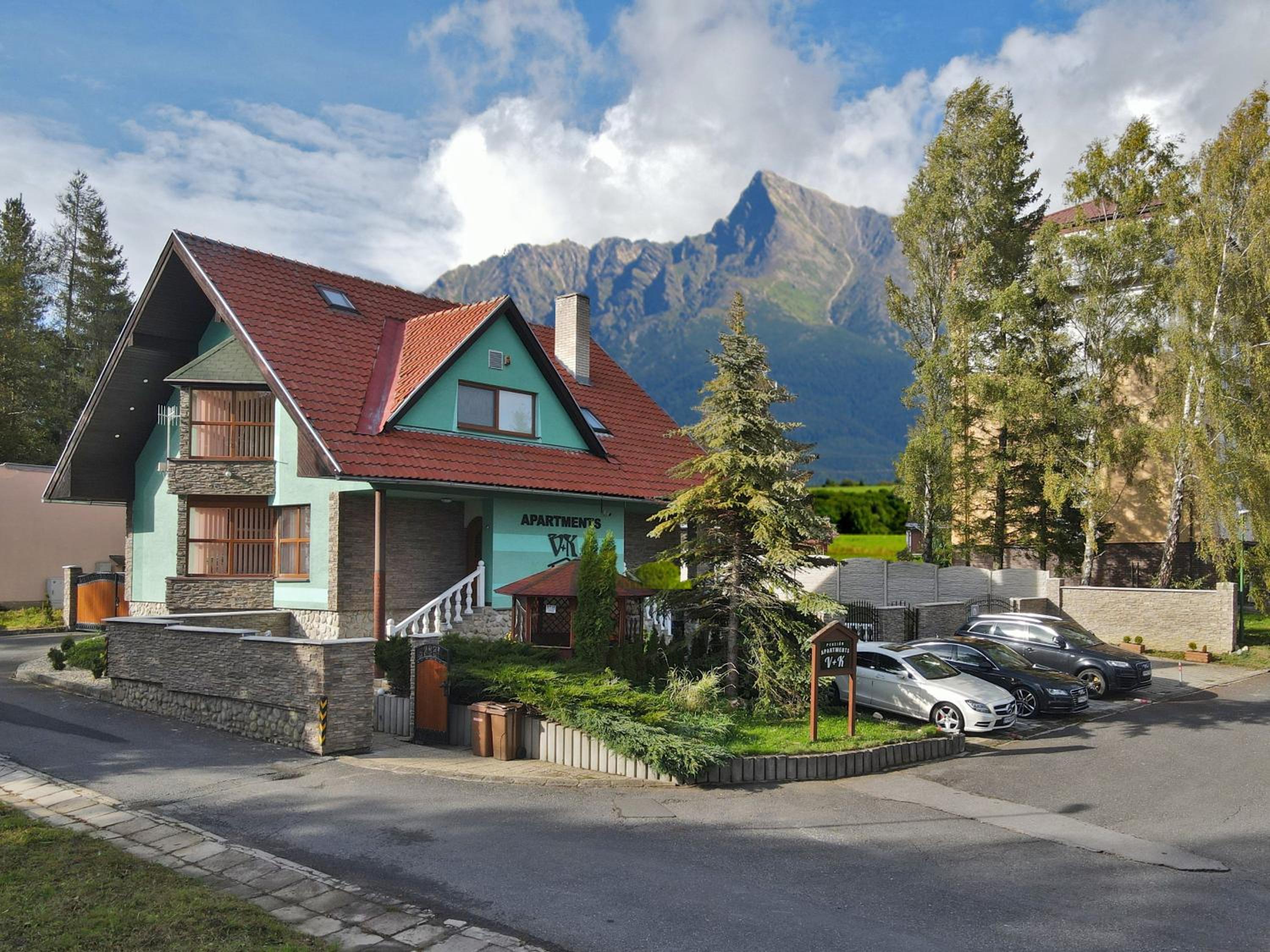 Deluxe Two-Bedroom Apartment with Garden View photo 3