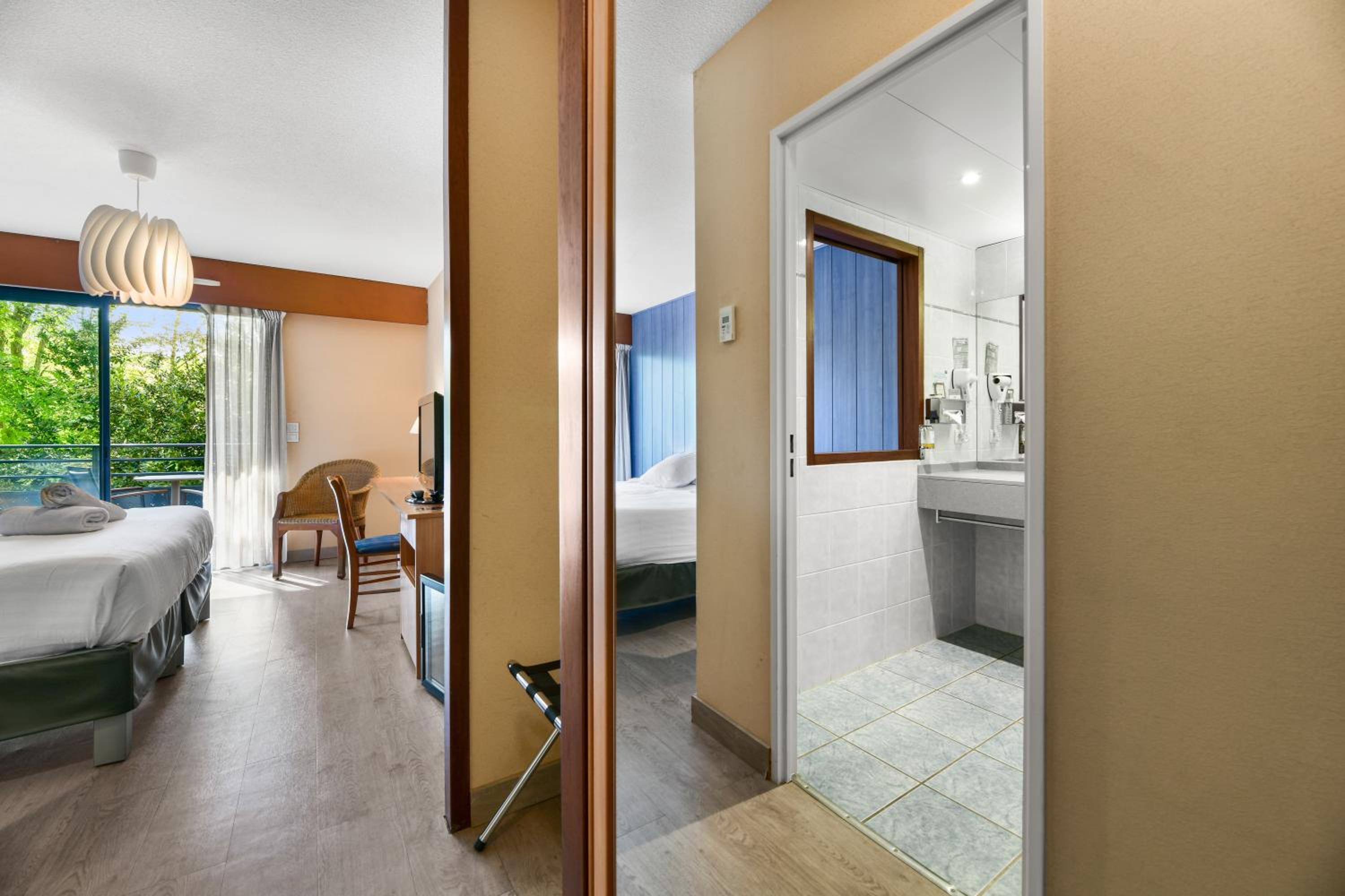 South-facing Double Room photo 3