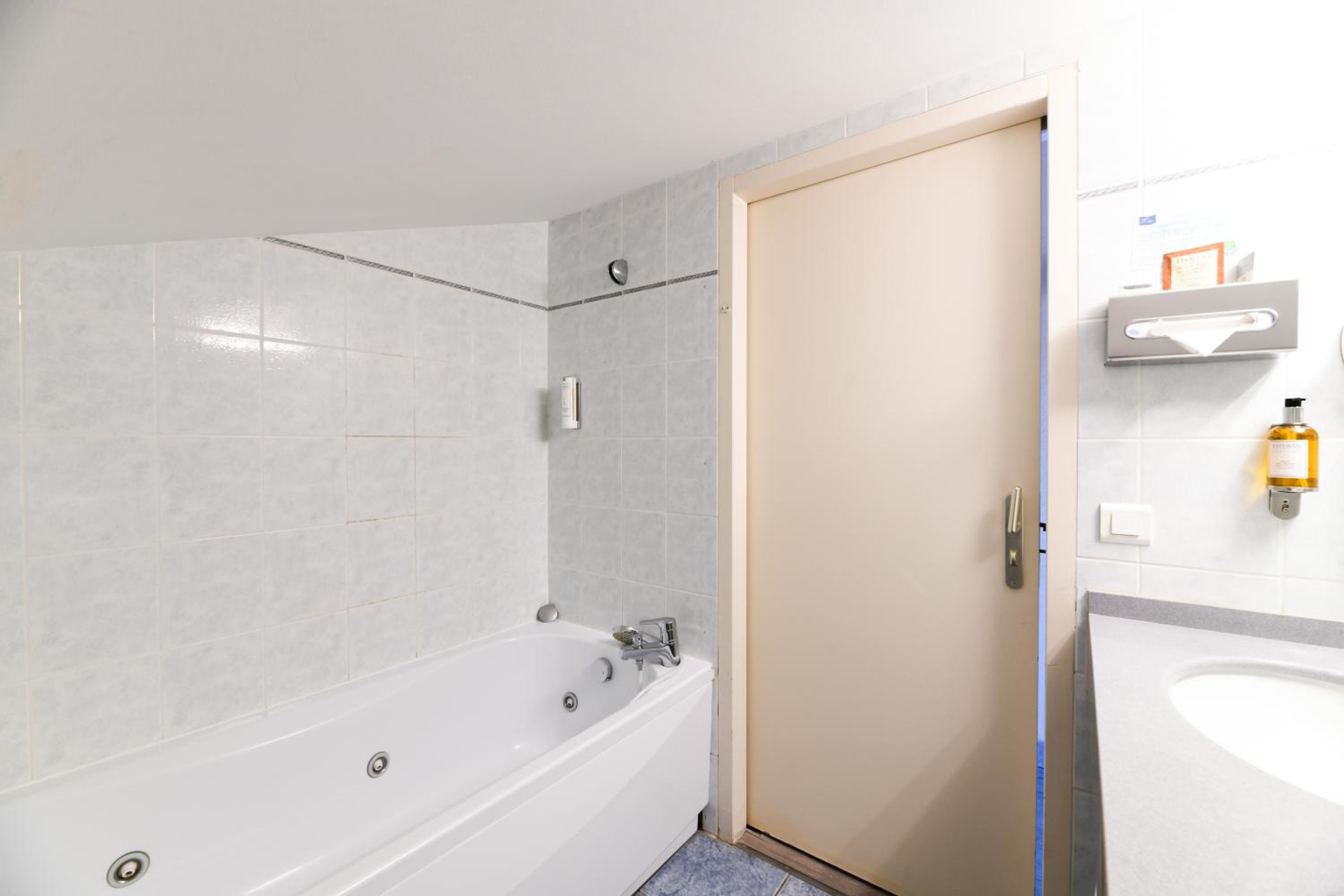 Comfort Quadruple Room with Lake View photo 3