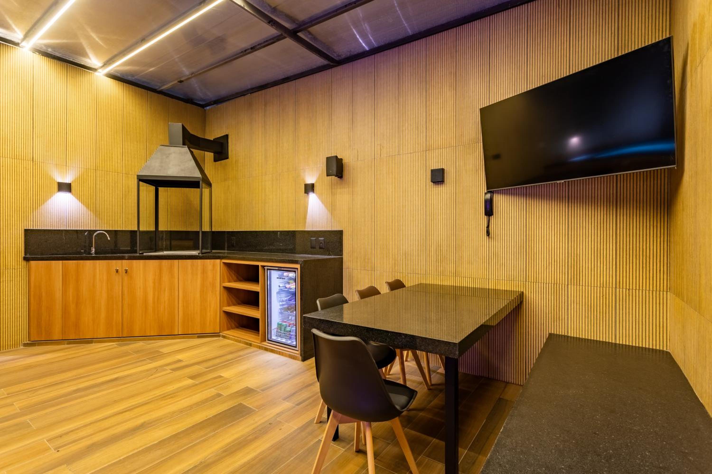 Suite with Private Pool - Photo 16