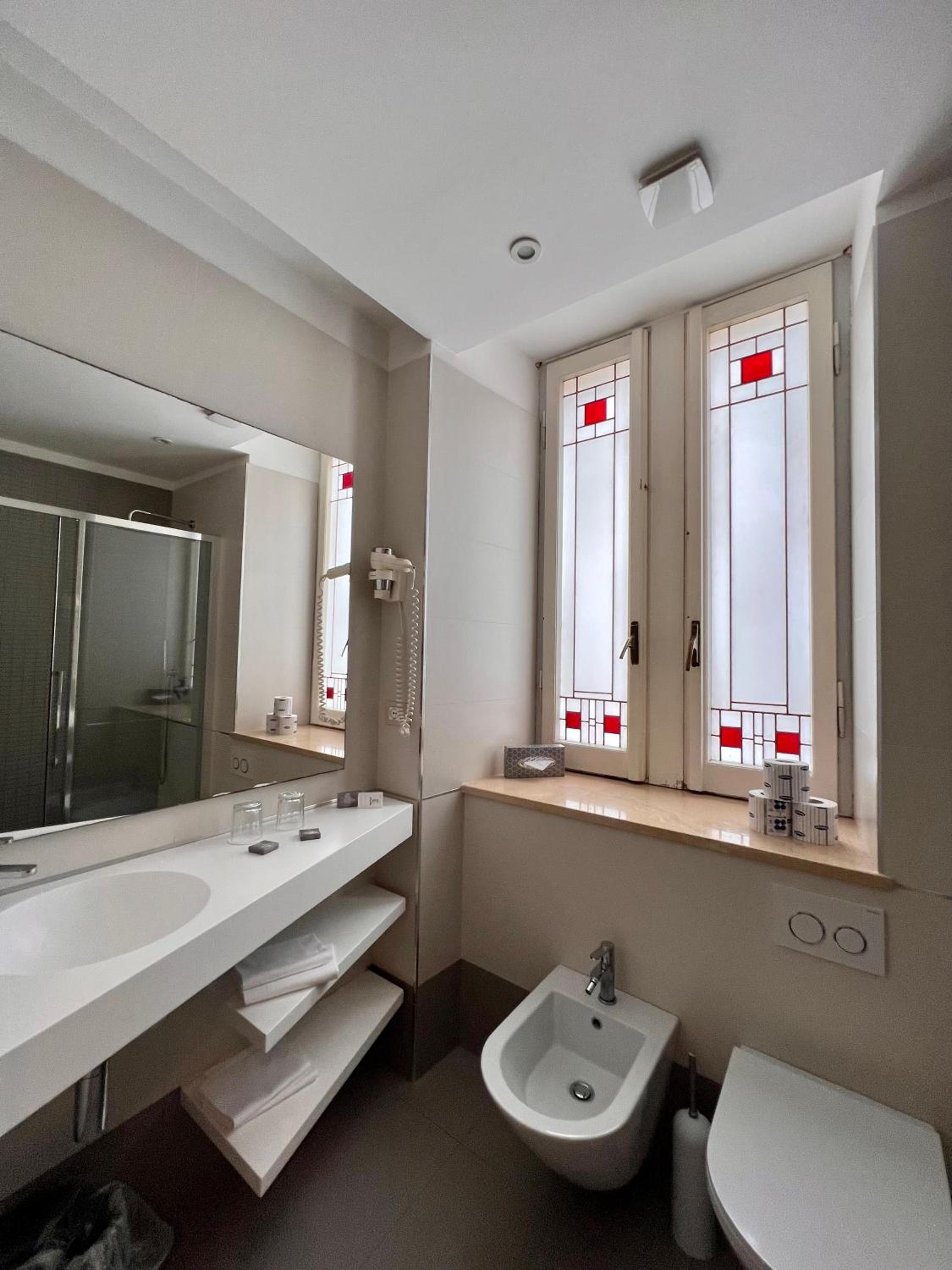 Standard Double Room thumbnail 6