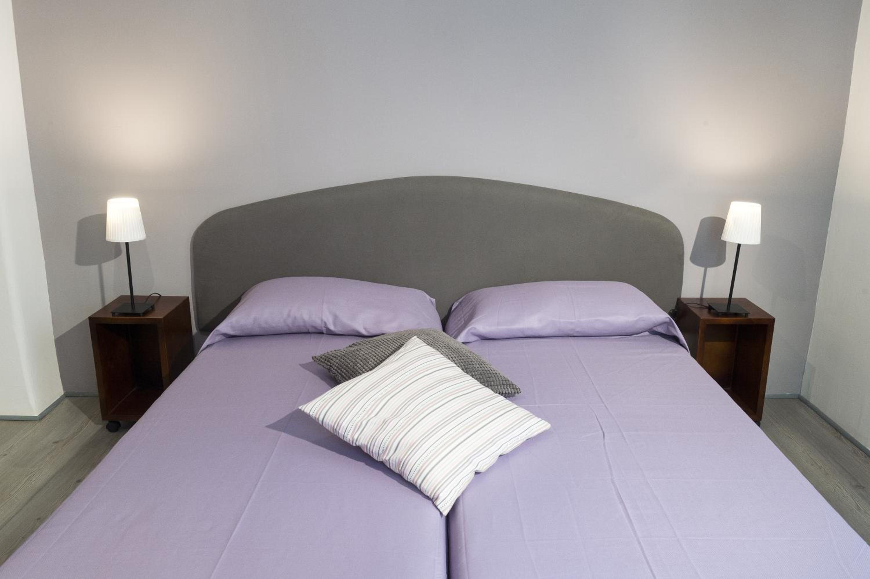Double or Twin Room with Private Bathroom photo 3