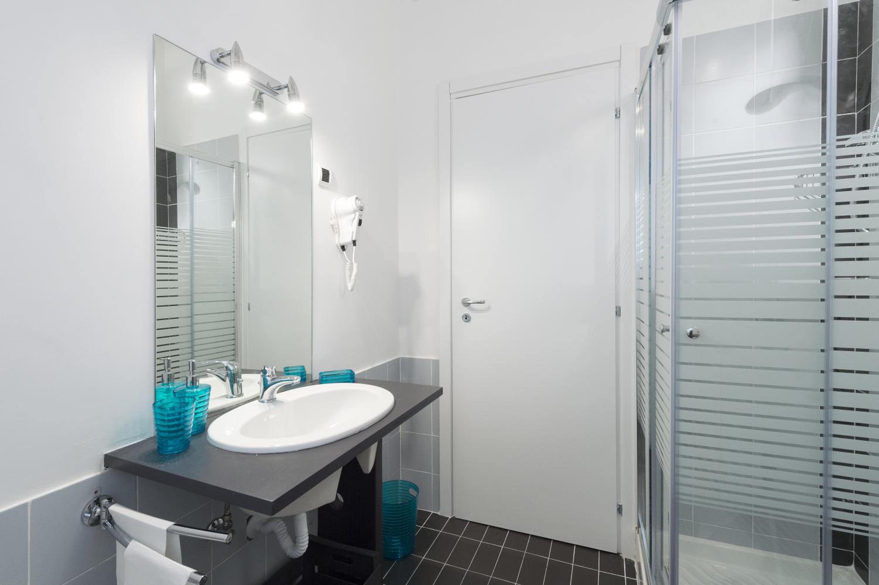 Double or Twin Room with Private Bathroom photo 2