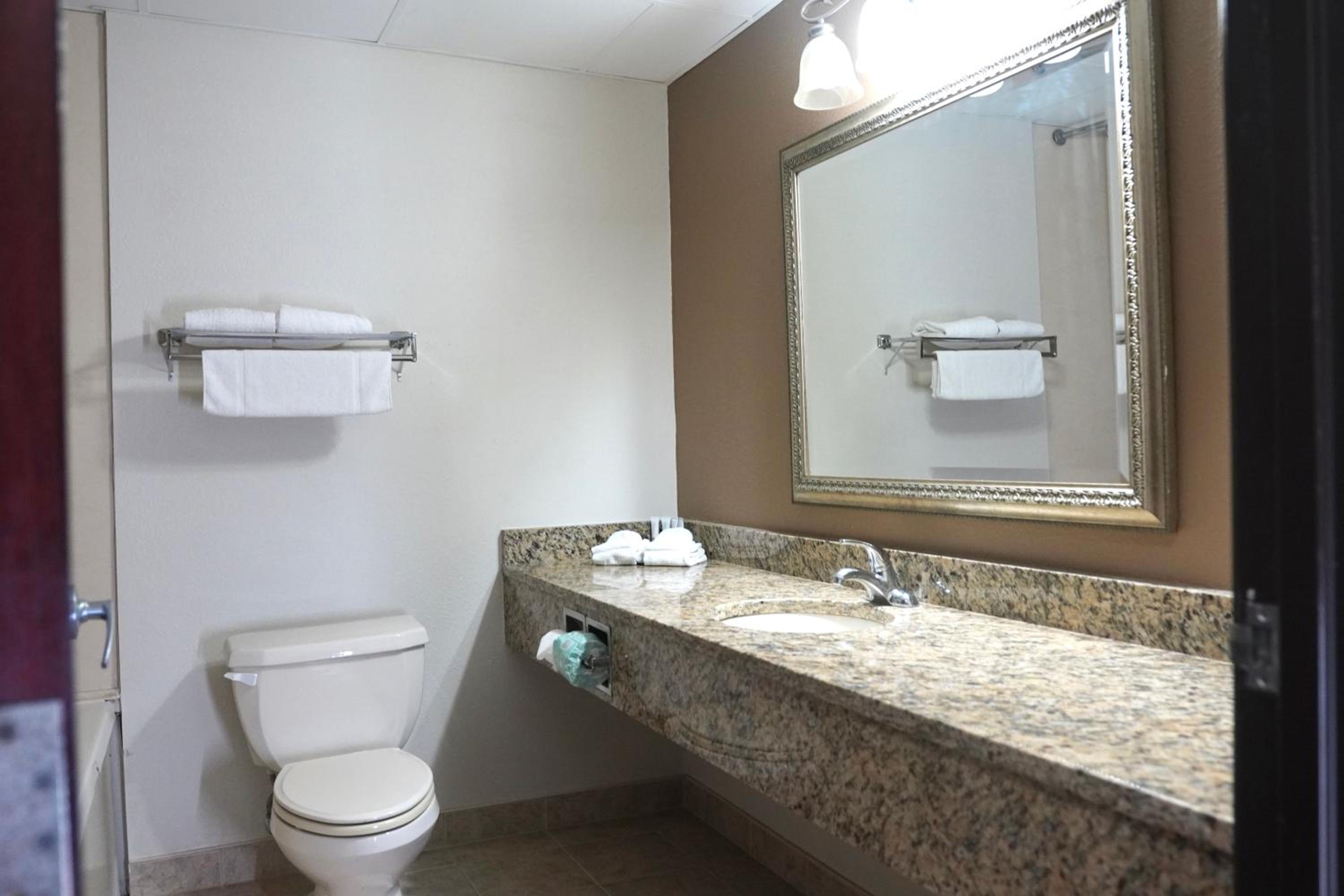 King Room -  Non-Smoking - Disability Access - Photo 13